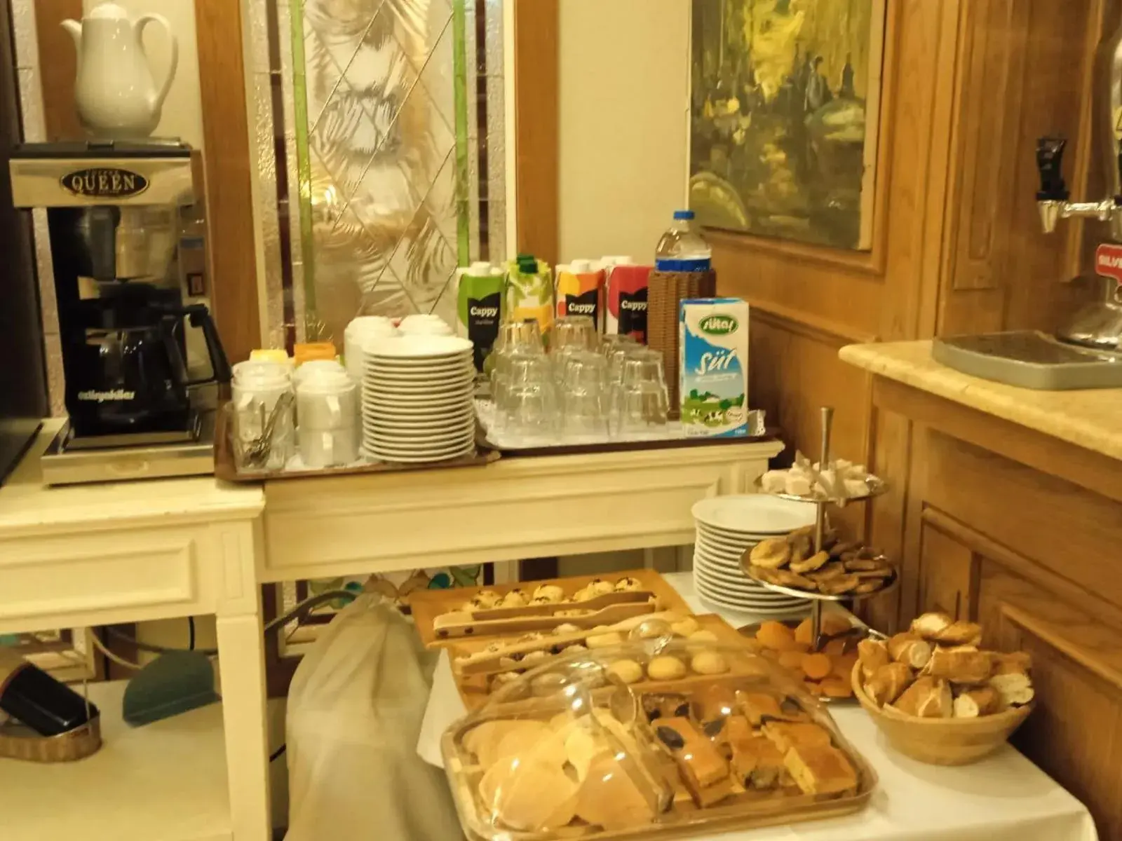 Breakfast, Food in GLK PREMIER Regency Suites & Spa