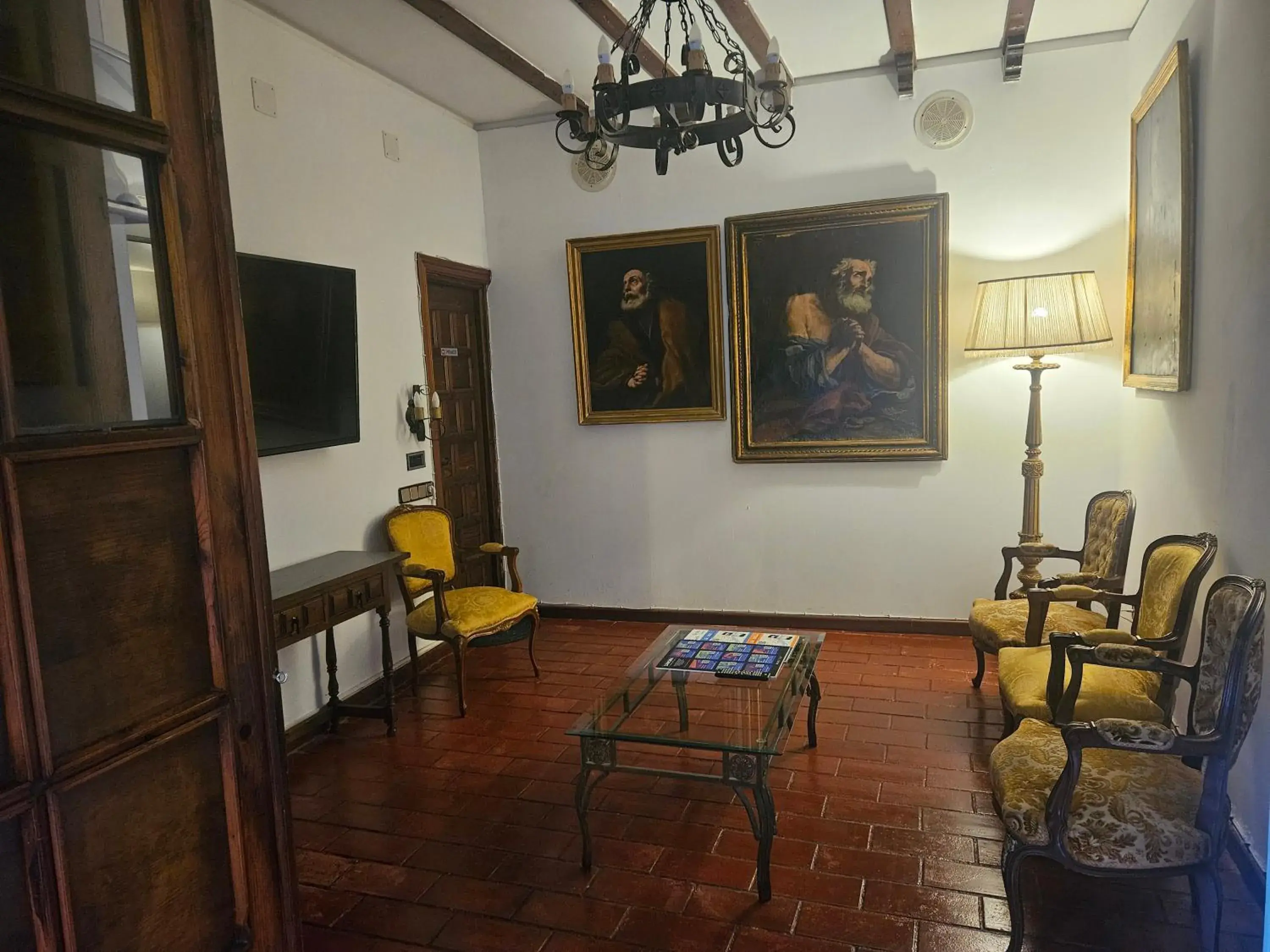 Communal lounge/ TV room in Hosteria Real De Zamora