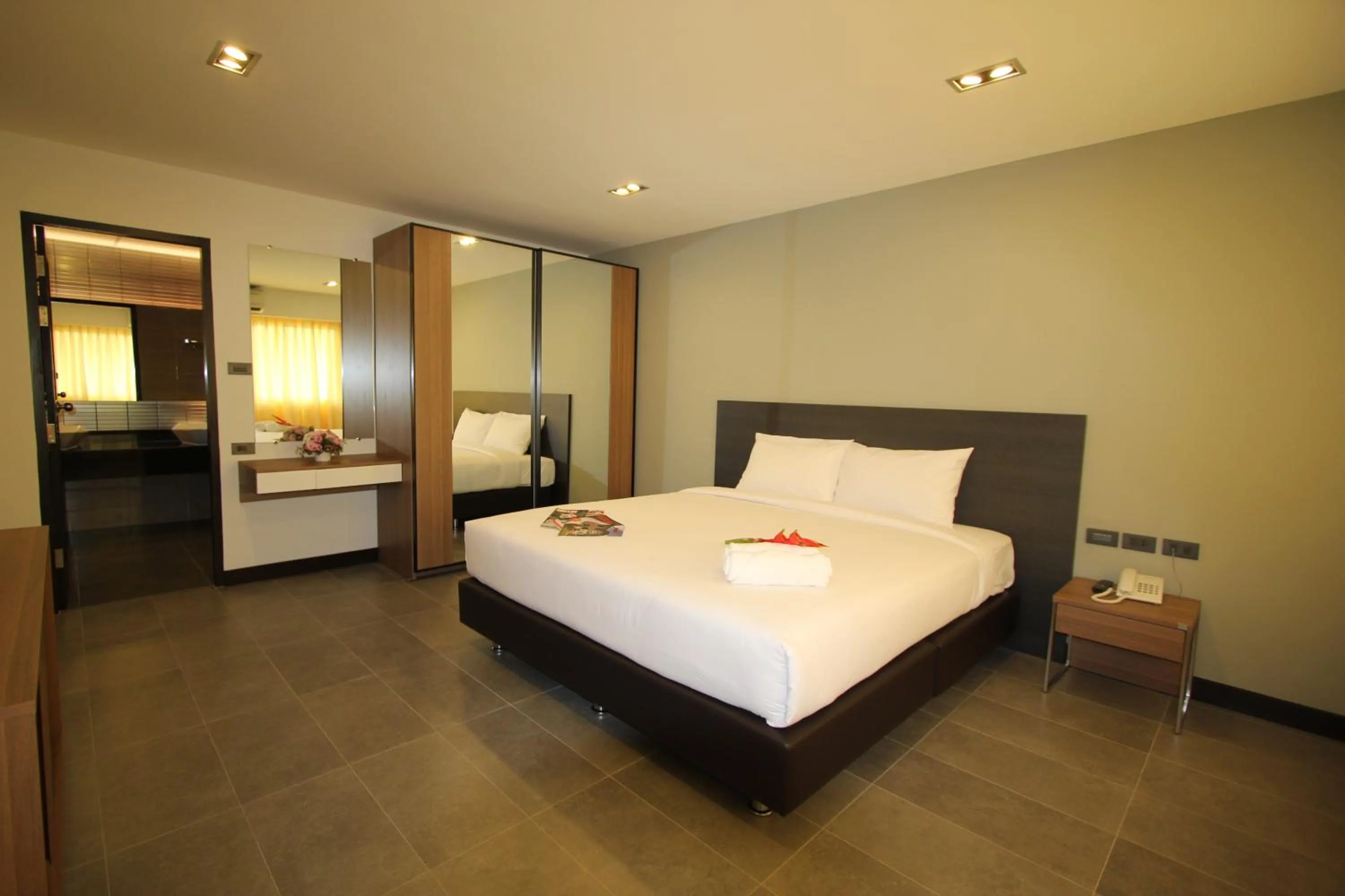 Bedroom, Bed in 14 Living