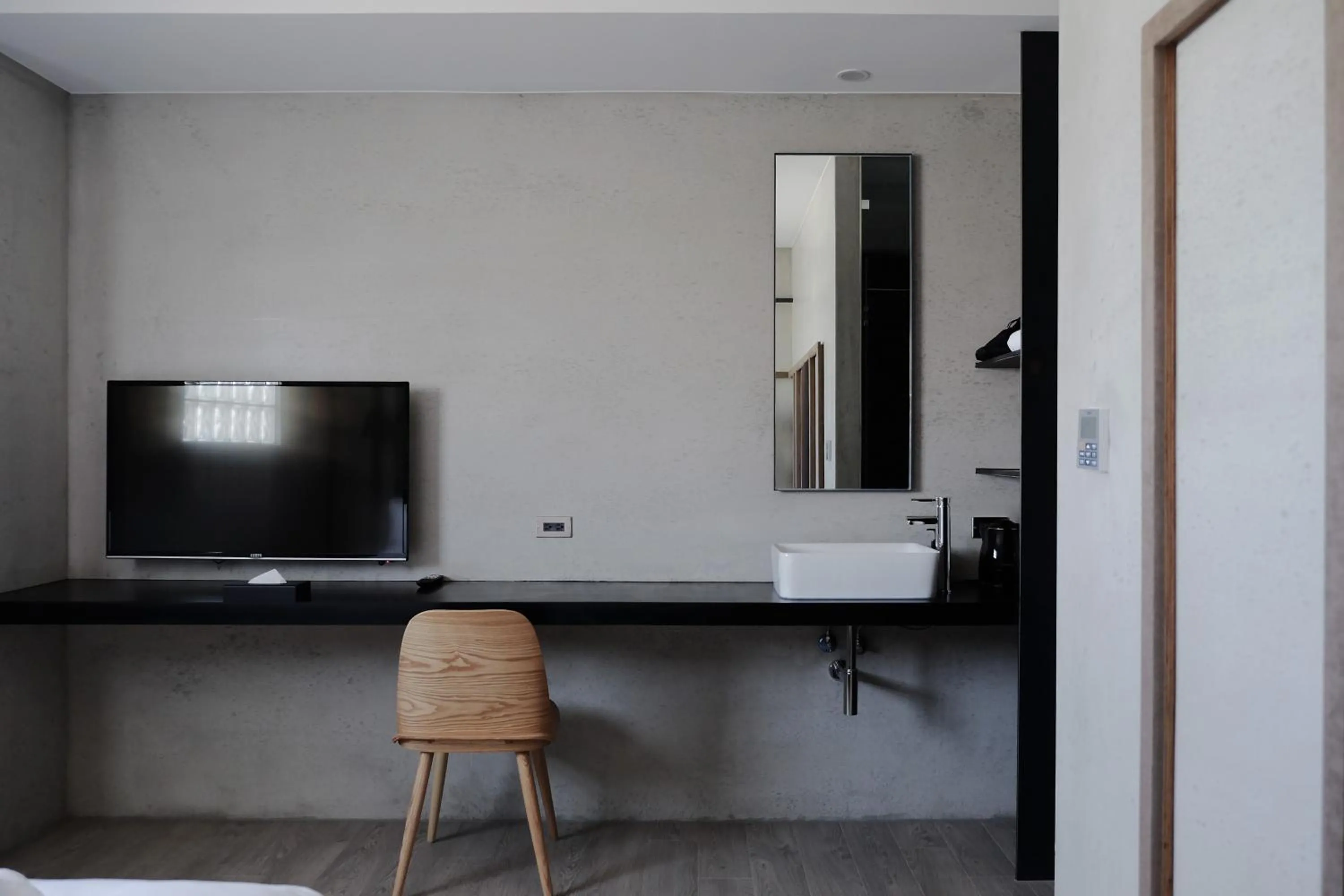 TV and multimedia in Waterfront Hotel