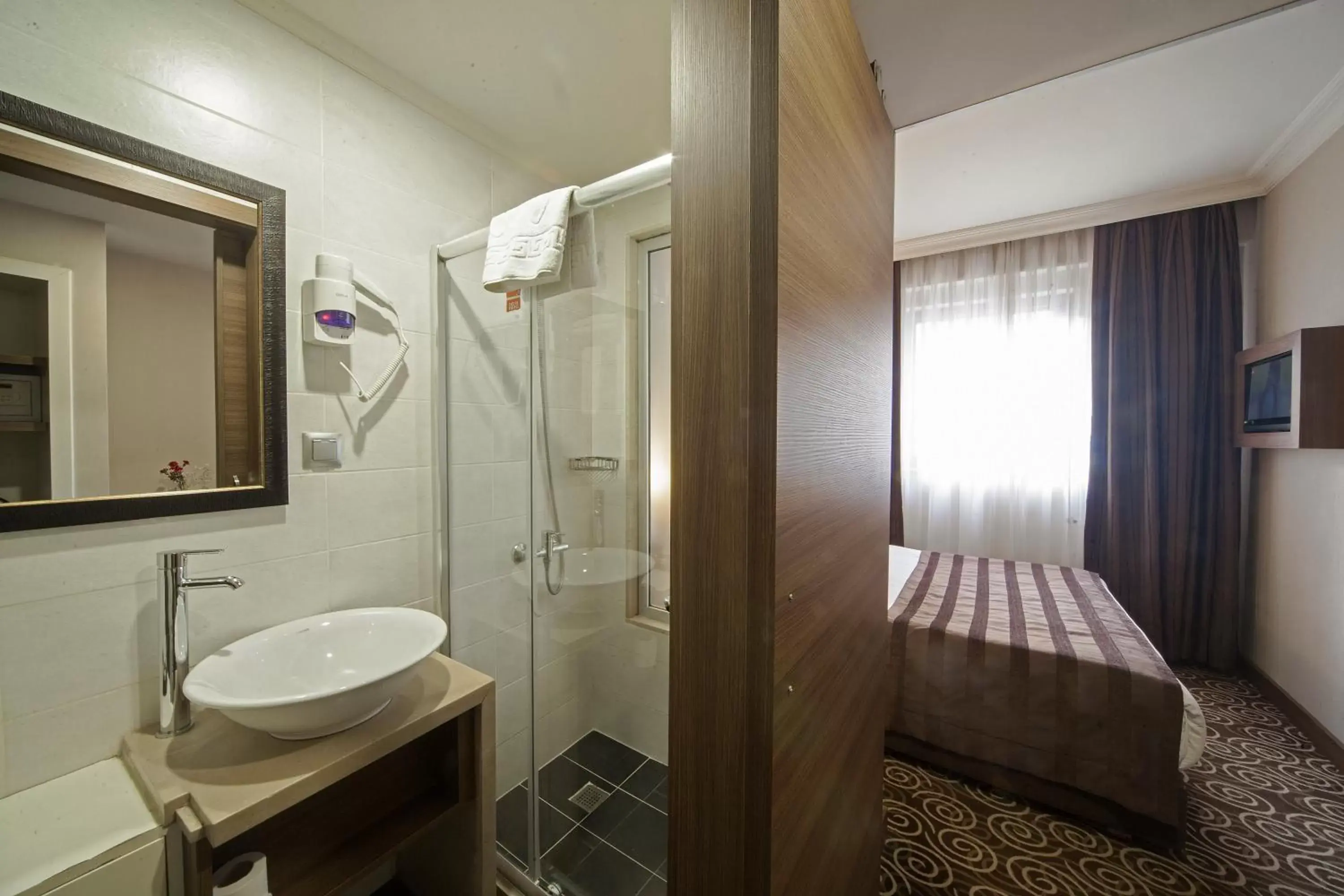 Shower, Bathroom in Delta Hotel Istanbul