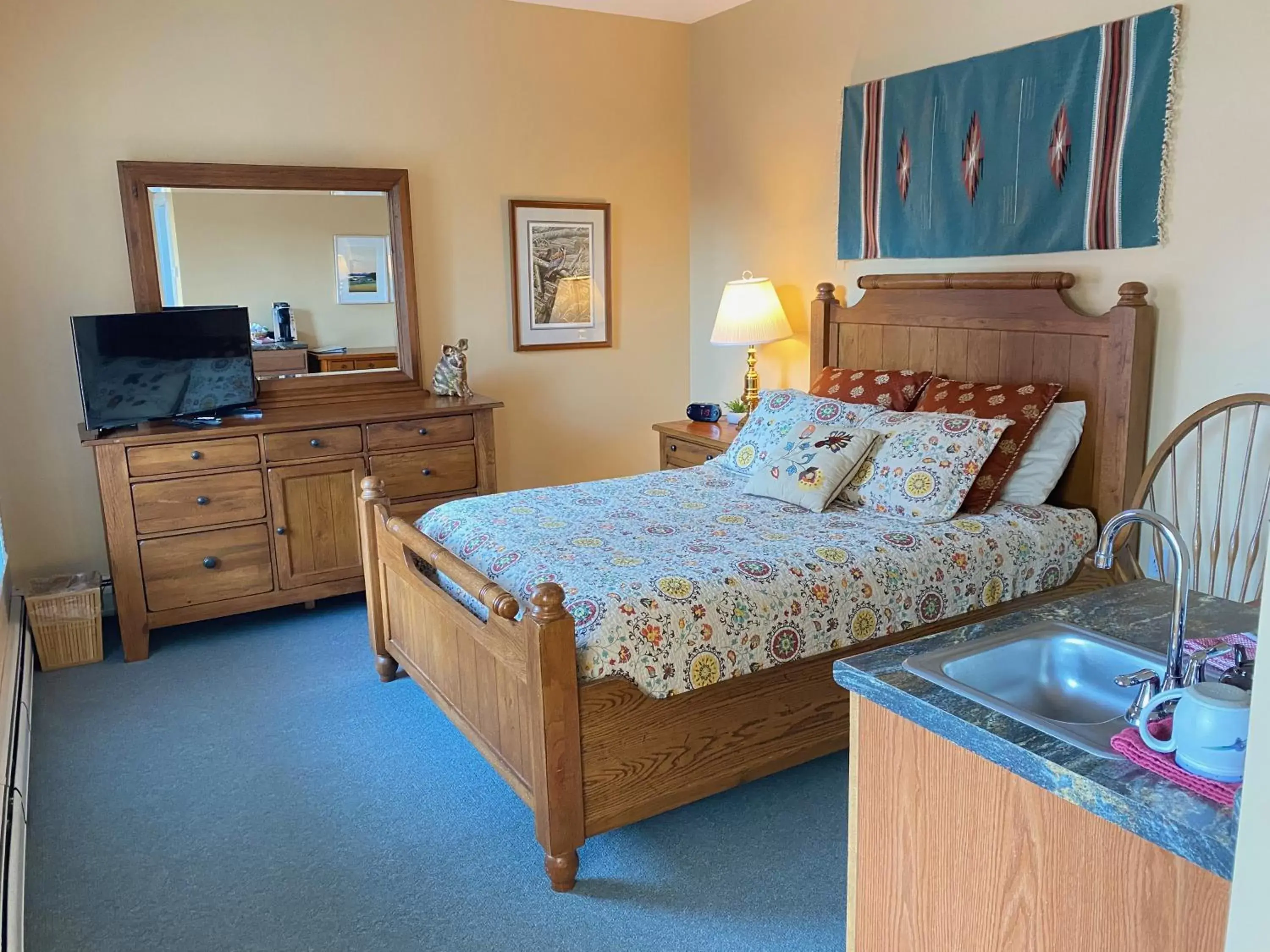 Budget Double Room in Bristol Suites Budget Double Room in Bristol Suites