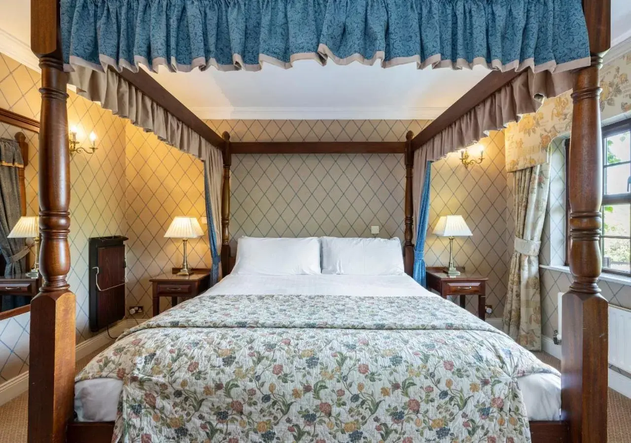 Bed in Abbeyglen Castle Hotel Bed in Abbeyglen Castle Hotel