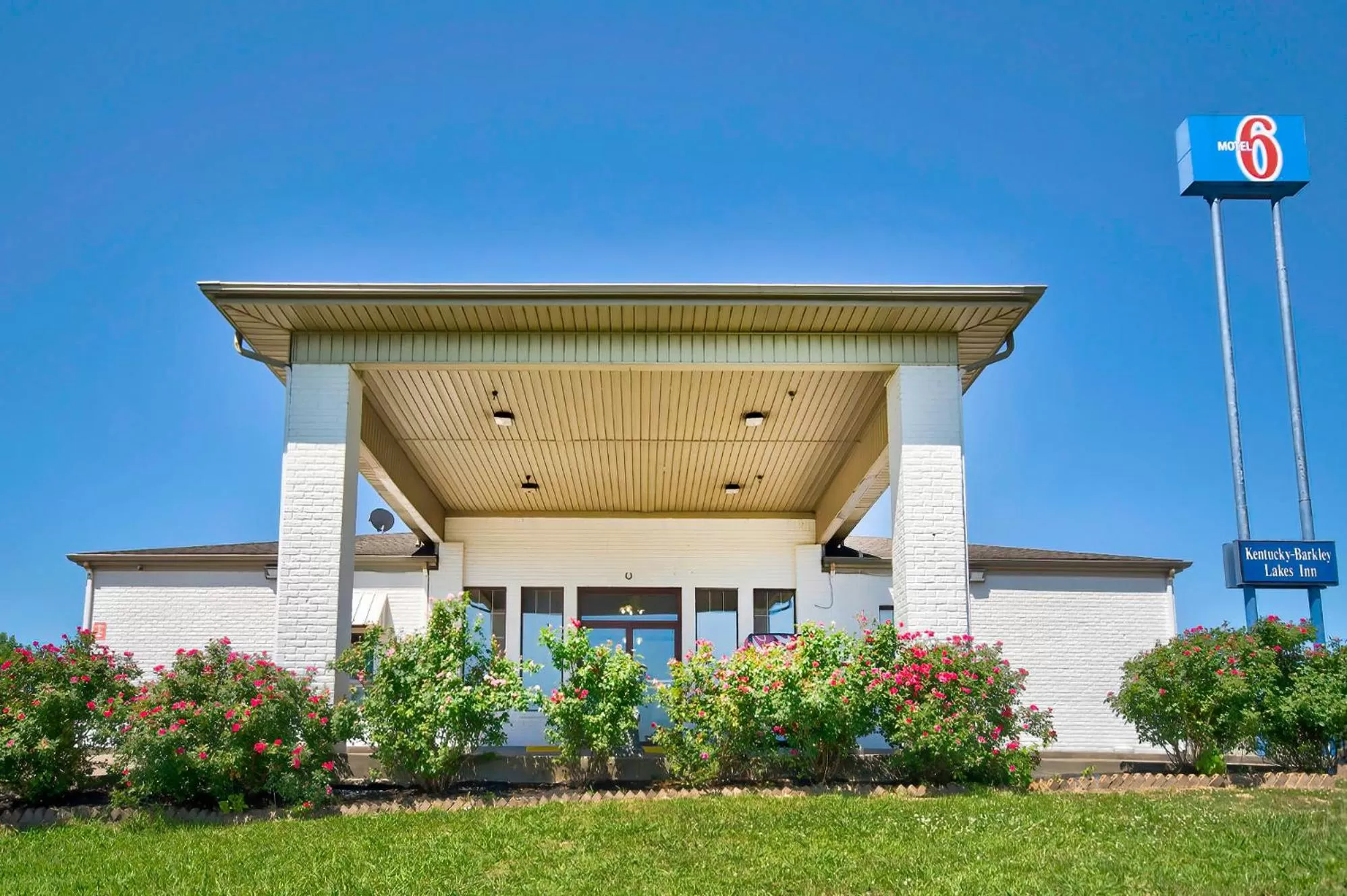 Property building in Motel 6-Grand Rivers, KY