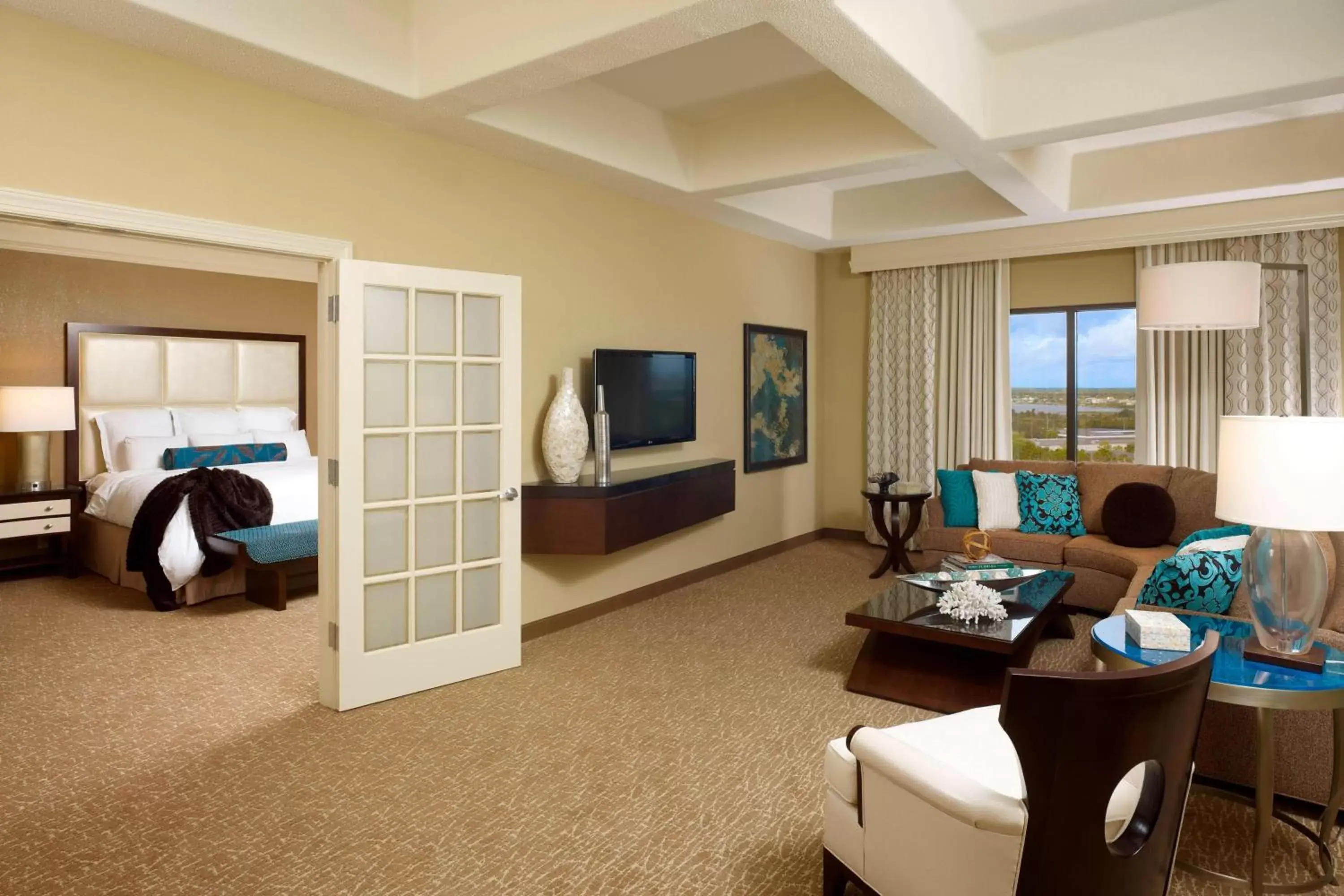 Bedroom, Seating Area in Renaissance Orlando at SeaWorld®