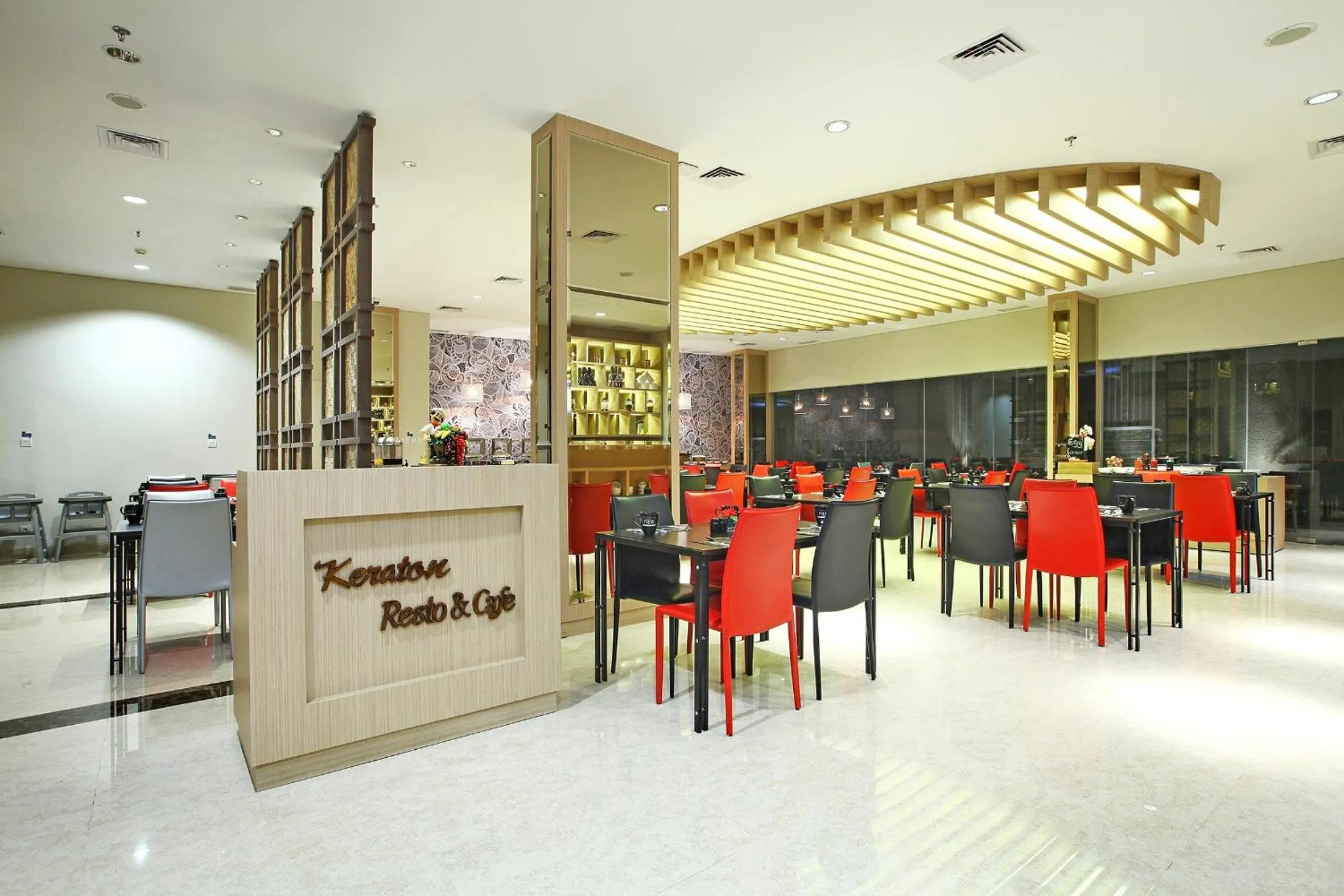 Restaurant/places to eat in Hotel NEO Cirebon by ASTON