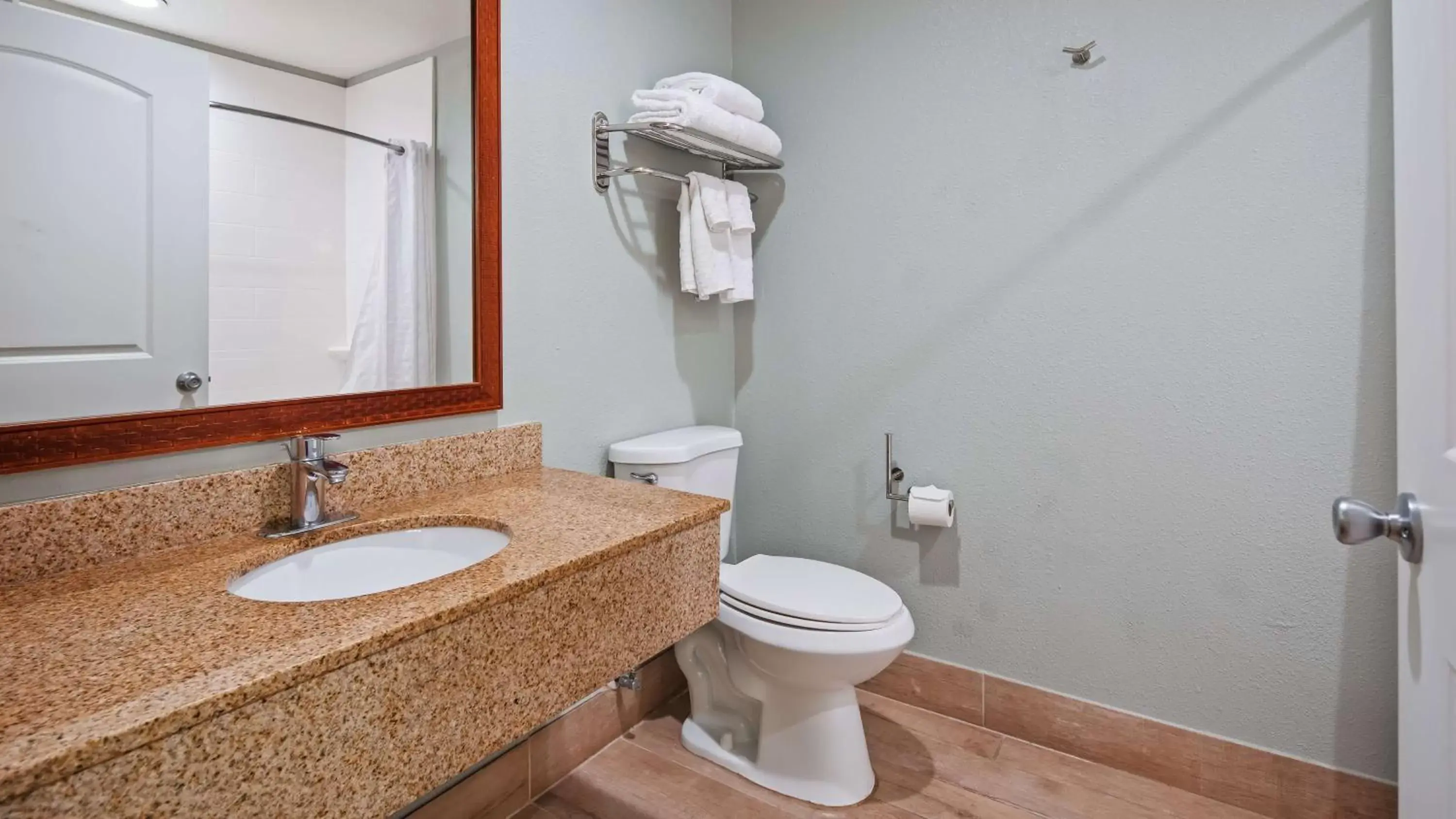 Photo of the whole room, Bathroom in Best Western Port Aransas
