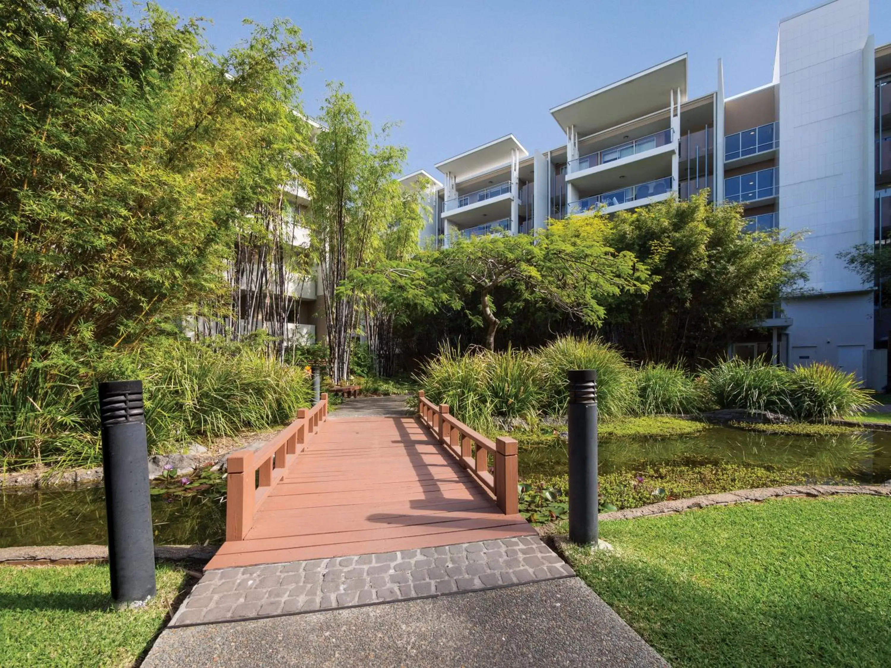 Facade/entrance, Property Building in Oaks Brisbane Mews Suites