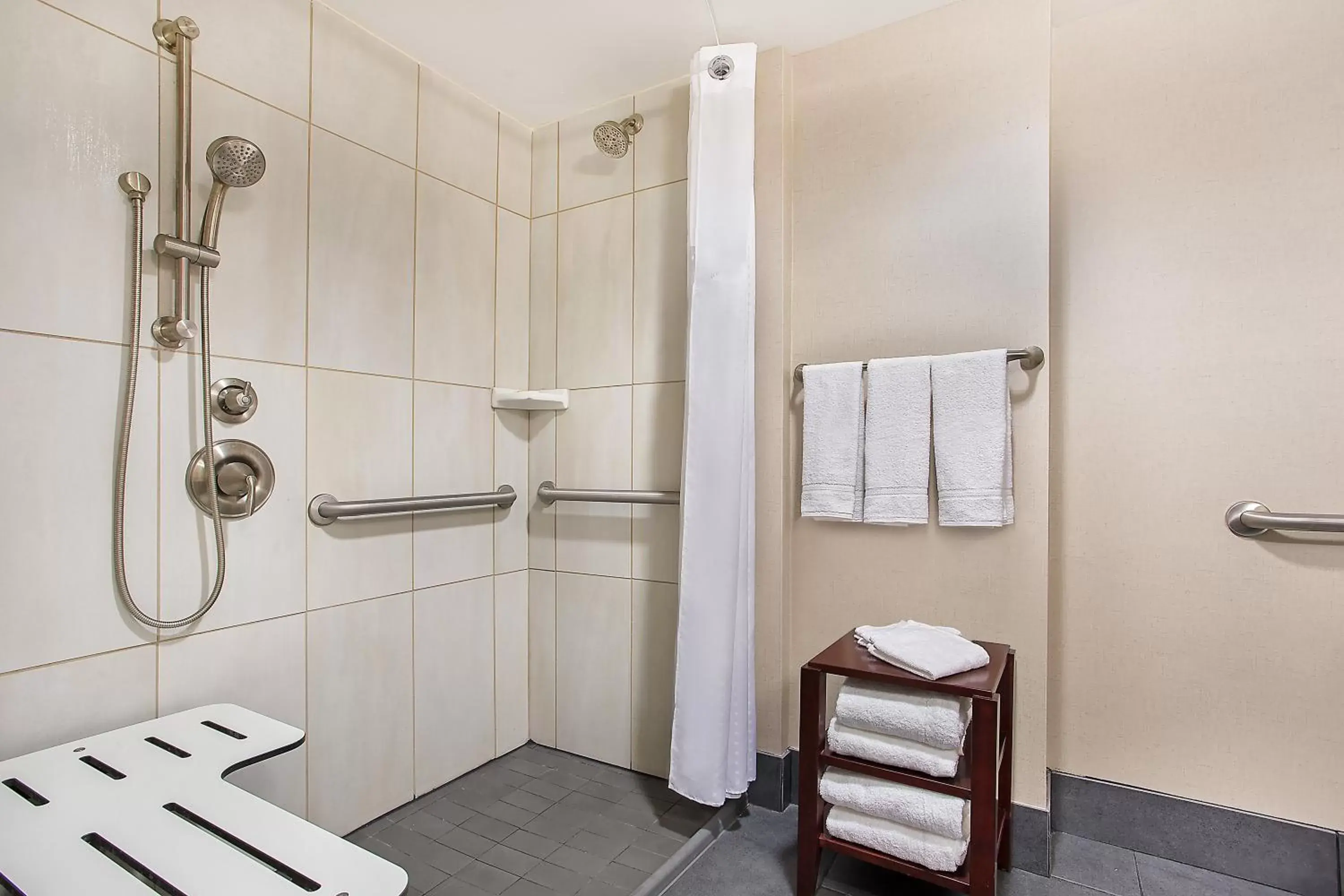 Bathroom in Holiday Inn University Plaza-Bowling Green, an IHG Hotel