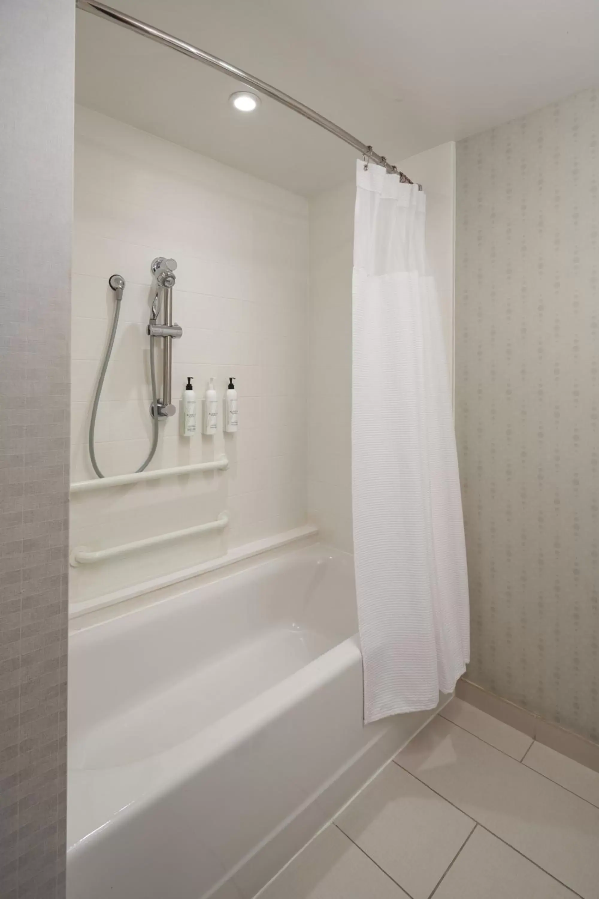Bathroom in SpringHill Suites by Marriott Philadelphia Airport / Ridley Park