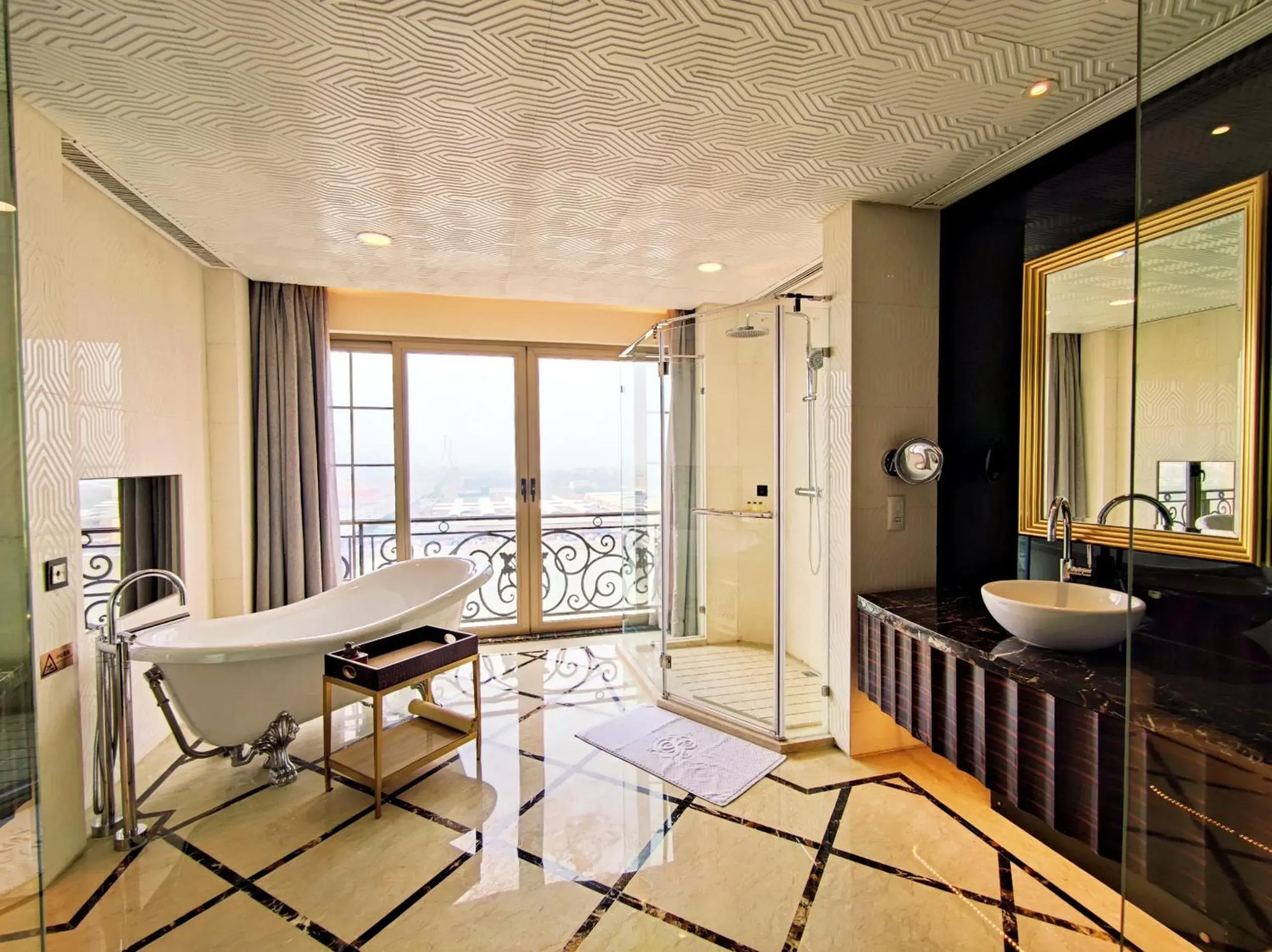 Bedroom, Bathroom in Chateau Star River Guangzhou-Chateau Star River Guangzhou-Trade Fair Shuttle Bus