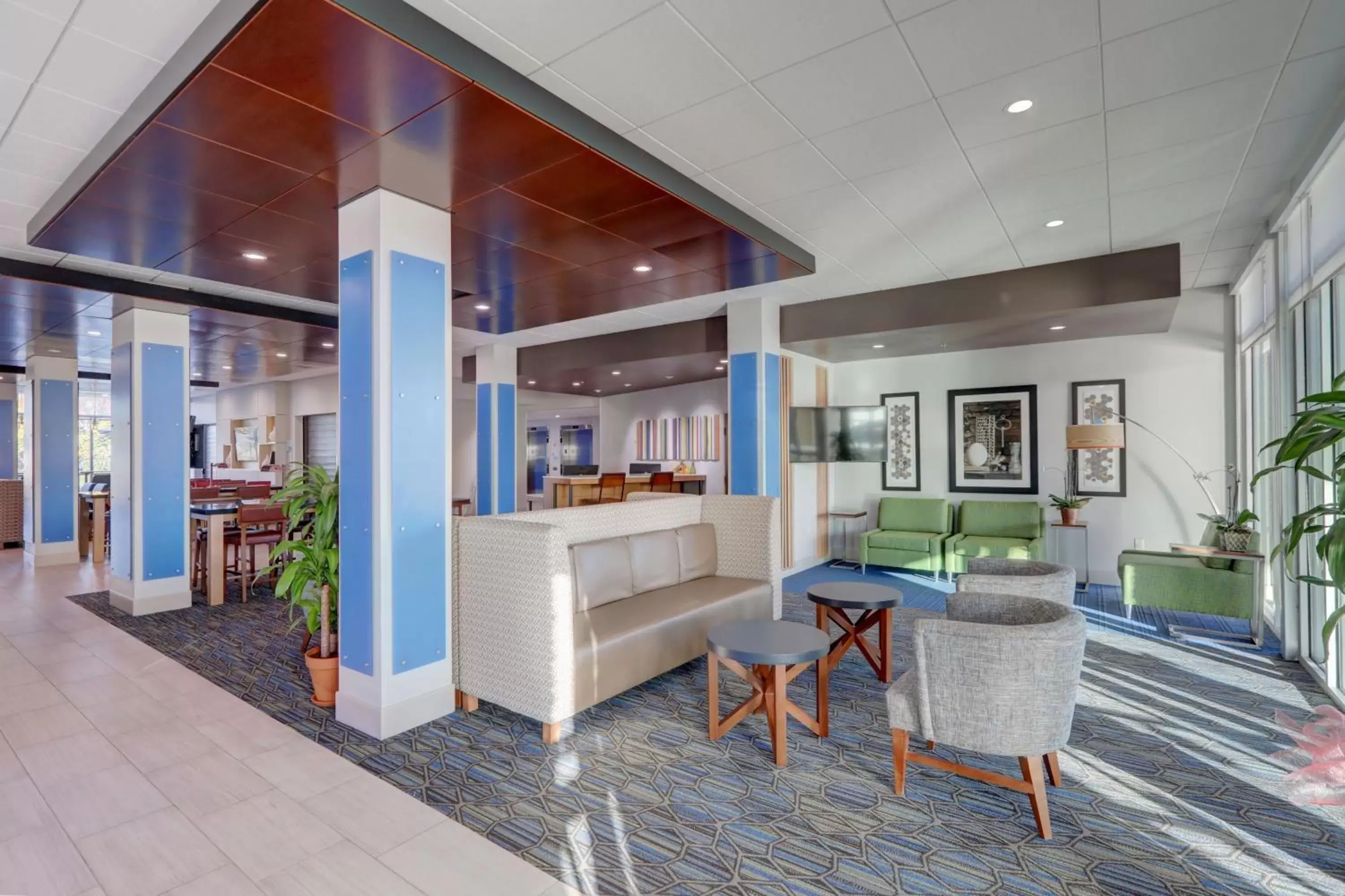 Lobby or reception, Lobby/Reception in Holiday Inn Express & Suites - Auburn Downtown, an IHG Hotel