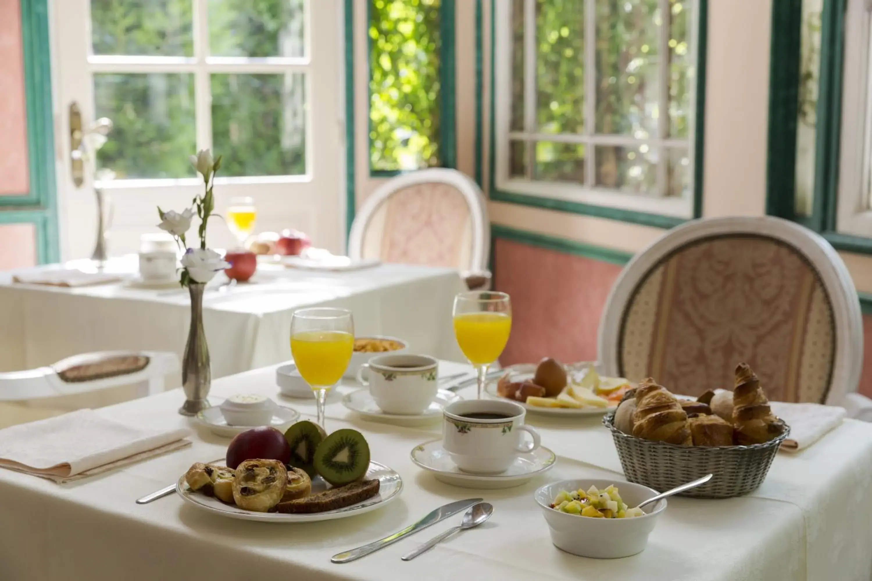 Restaurant/places to eat, Breakfast in Hotel Belle Isle Sur Risle