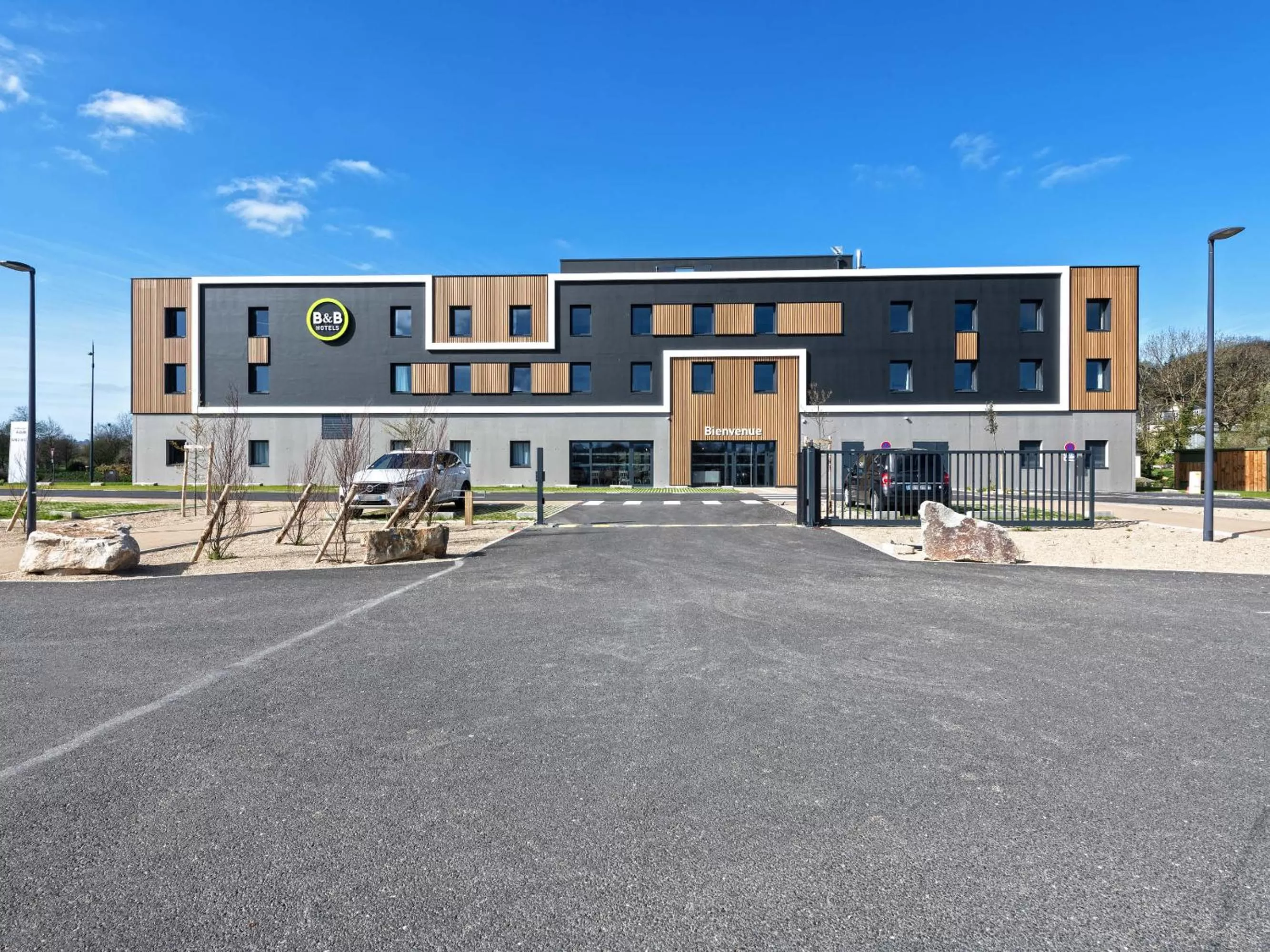 Property building in B&B HOTEL Landerneau Bois Noir