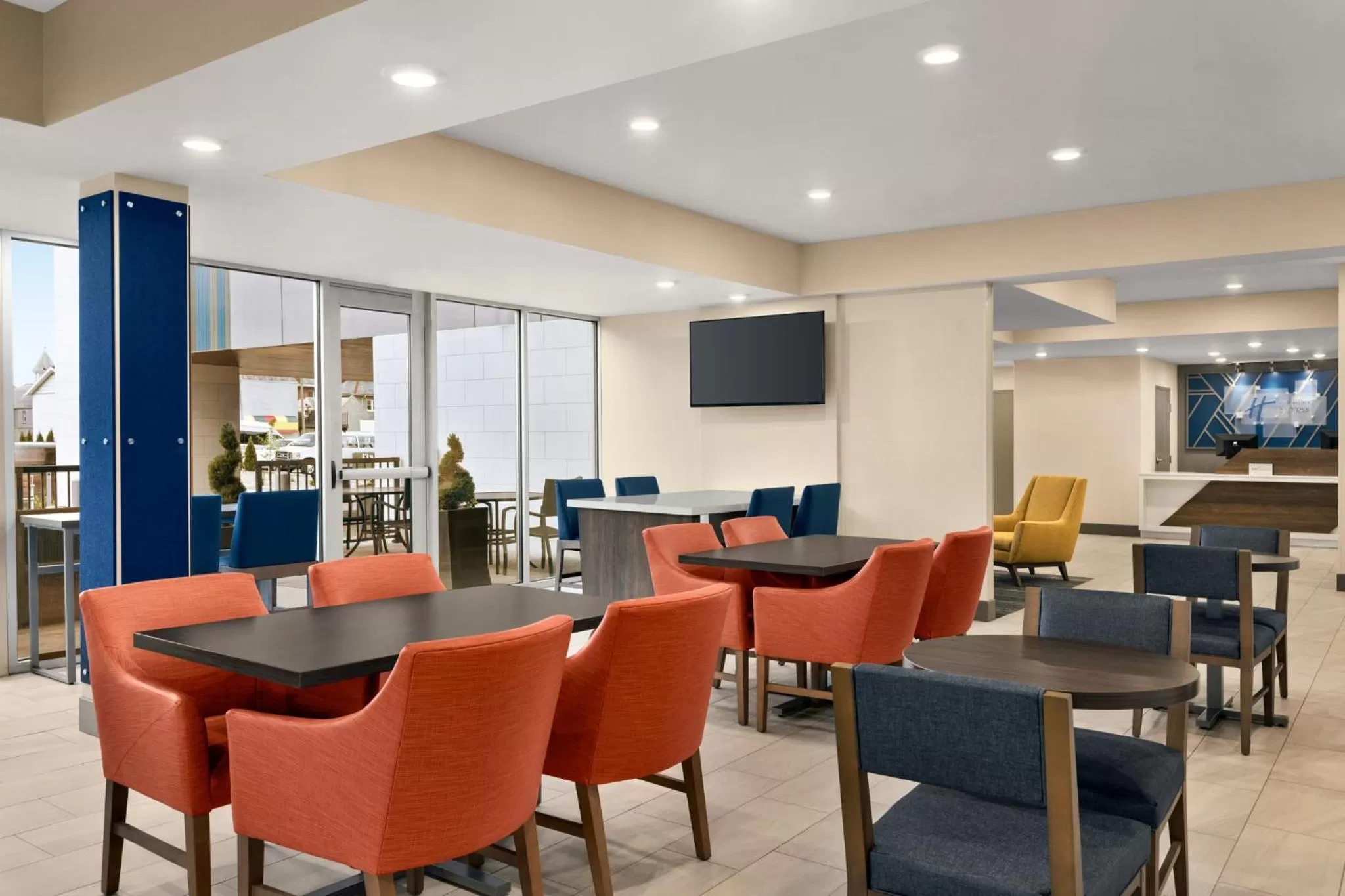 Restaurant/places to eat in Holiday Inn Express & Suites Evansville Downtown by IHG