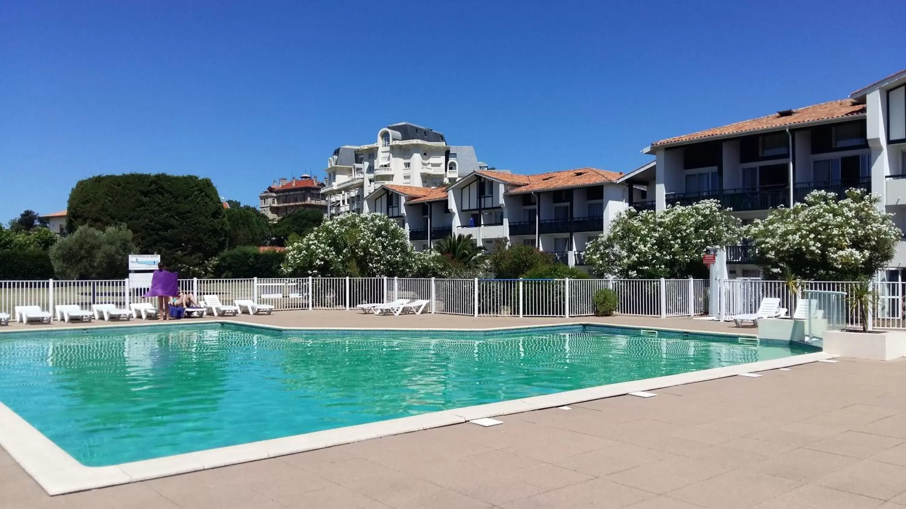 Swimming pool, Property Building in Résidence Mer & Golf Ilbarritz