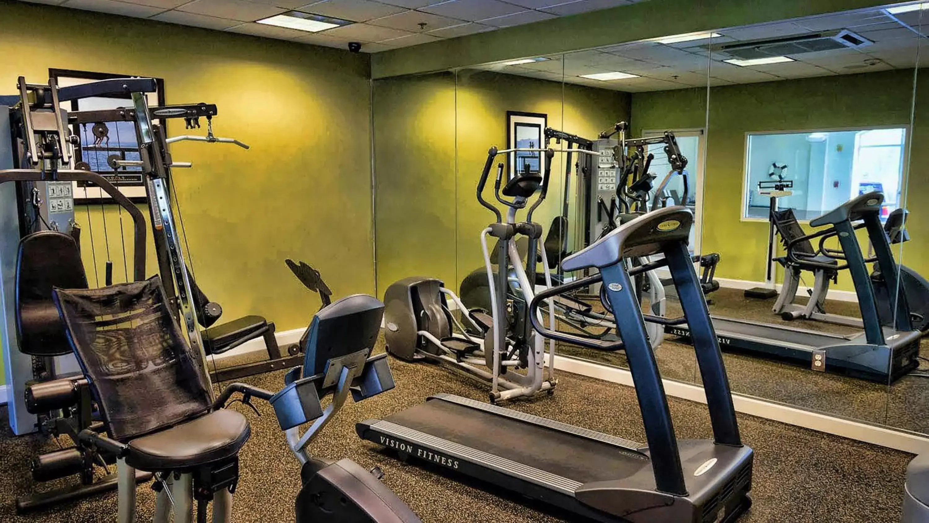 Fitness centre/facilities in Holiday Inn Express La Plata by IHG Fitness centre/facilities in Holiday Inn Express La Plata by IHG