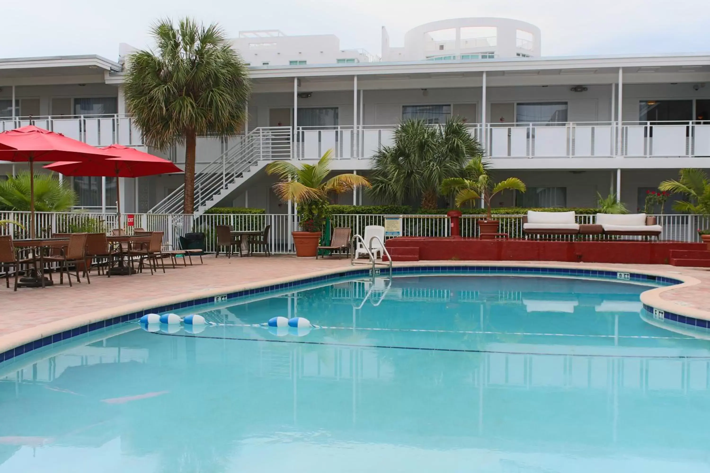 Swimming pool in Collins Hotel Swimming pool in Collins Hotel