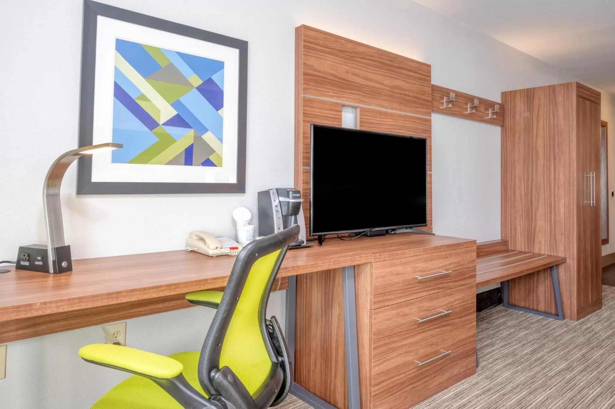 Photo of the whole room in Holiday Inn Express Hotel & Suites Thornburg-S. Fredericksburg by IHG