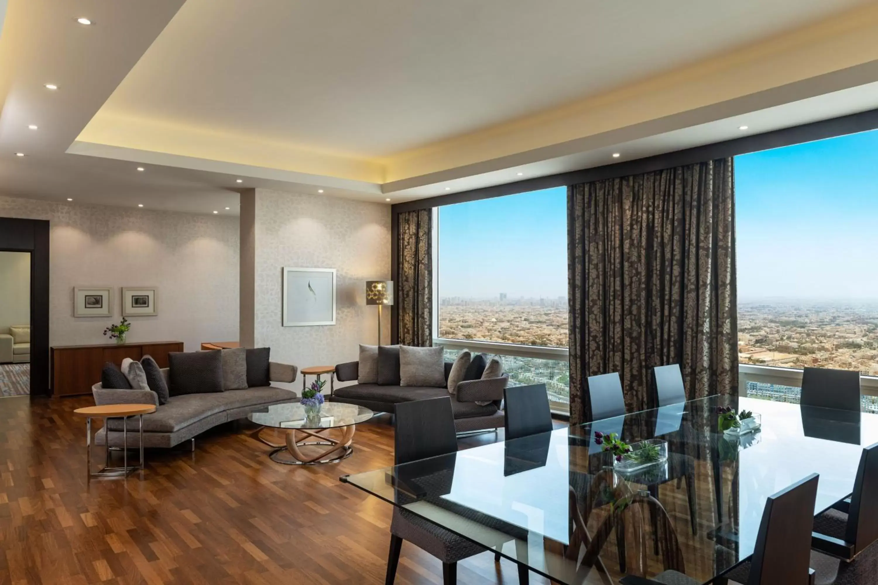 Photo of the whole room, Seating Area in Four Points By Sheraton Kuwait