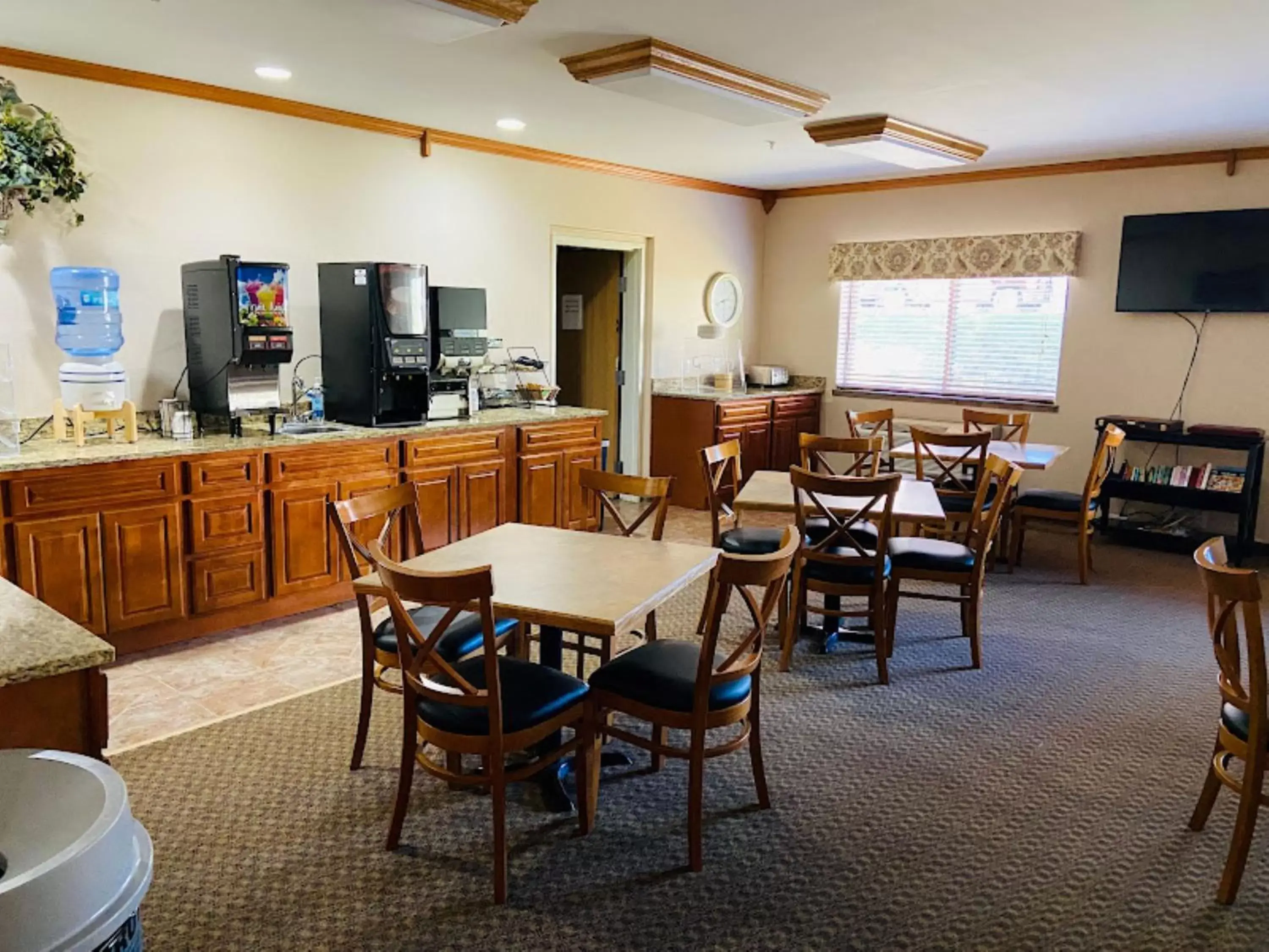 Breakfast, Restaurant/Places to Eat in Wingate by Wyndham New Castle - Glenwood Springs