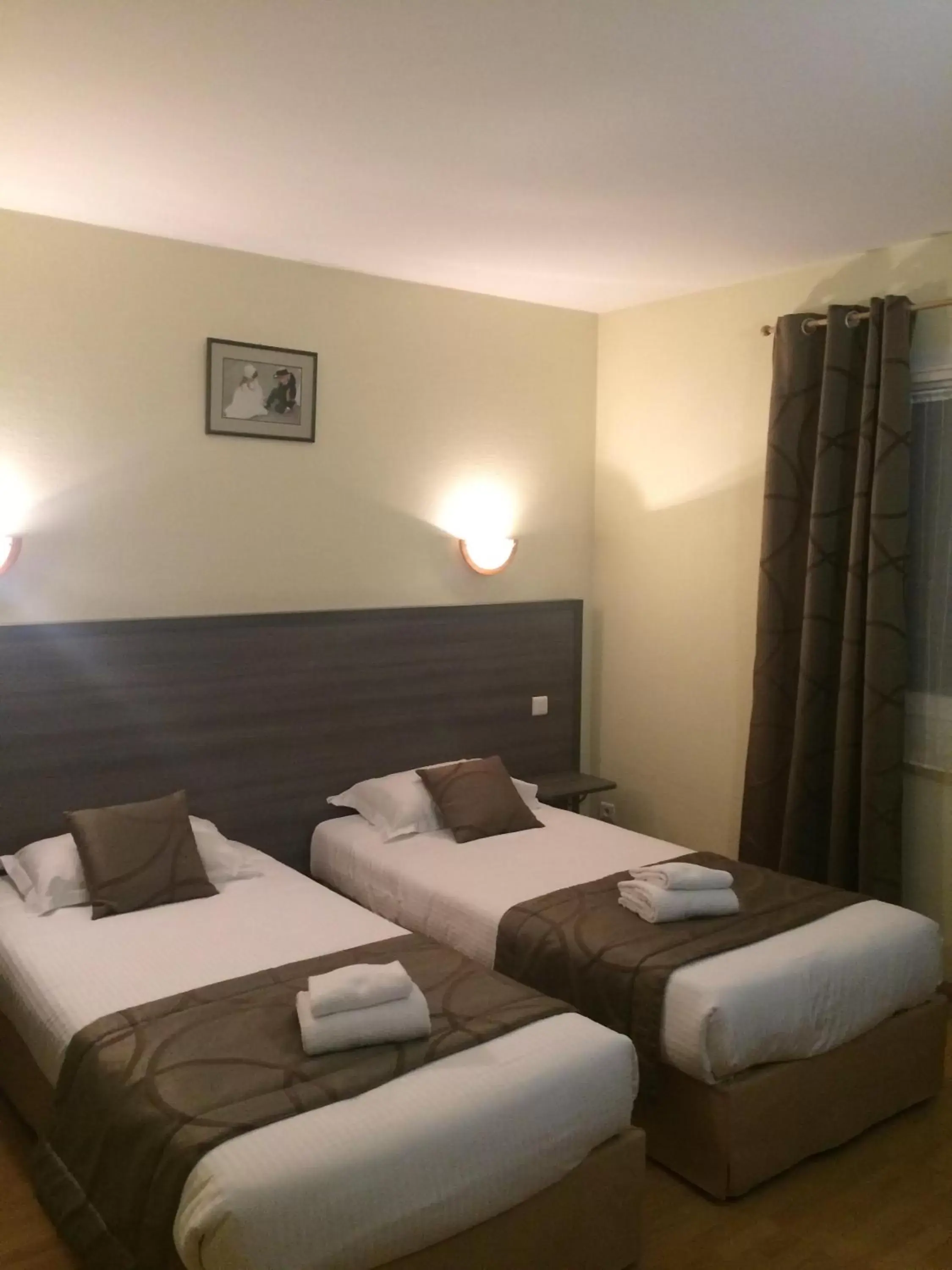 Bedroom, Bed in The Originals City, Hôtel La Closerie, Nantes Nord (Inter-Hotel)
