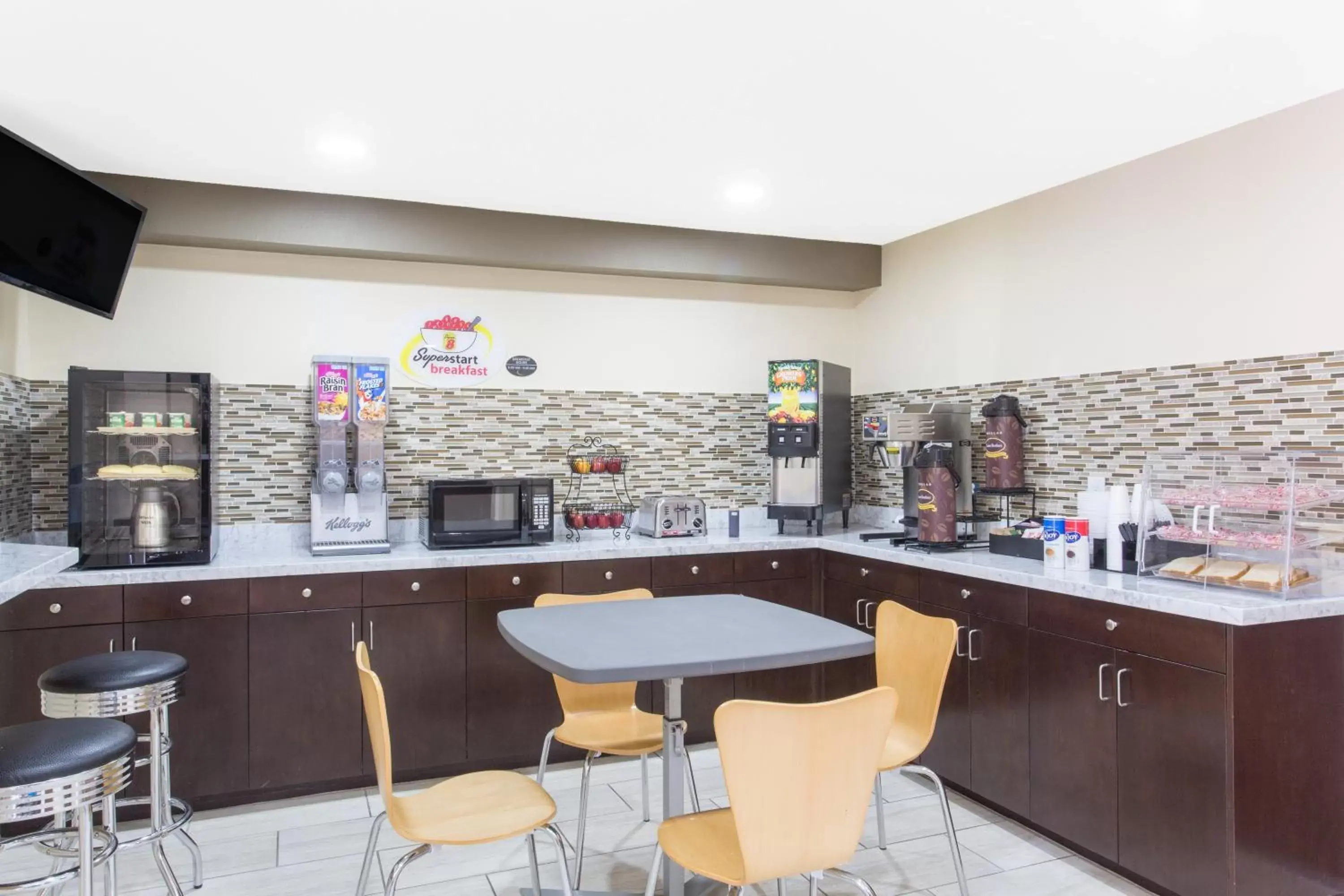 Communal kitchen, Restaurant/Places to Eat in Super 8 by Wyndham National City Chula Vista