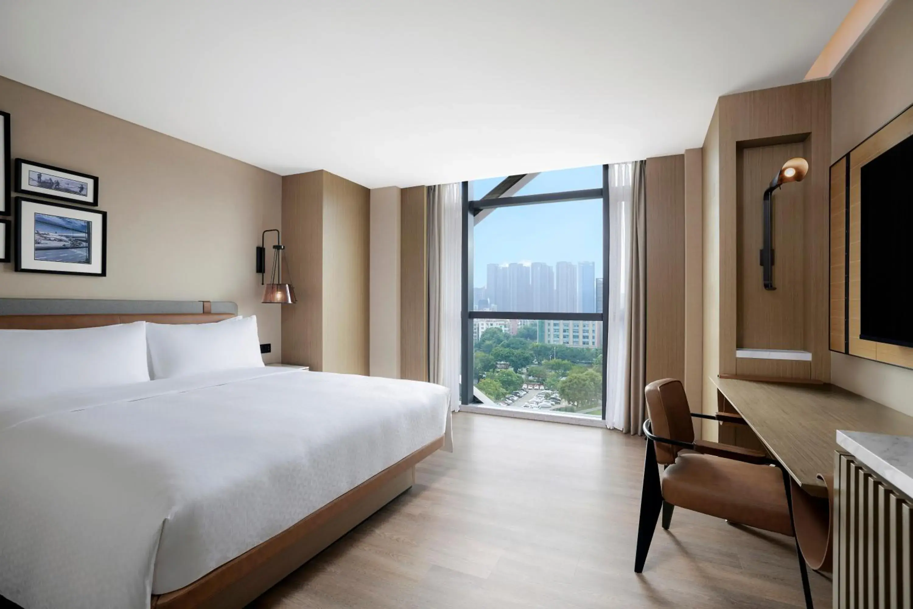 Bed in Four Points by Sheraton Shenzhen Bao'an