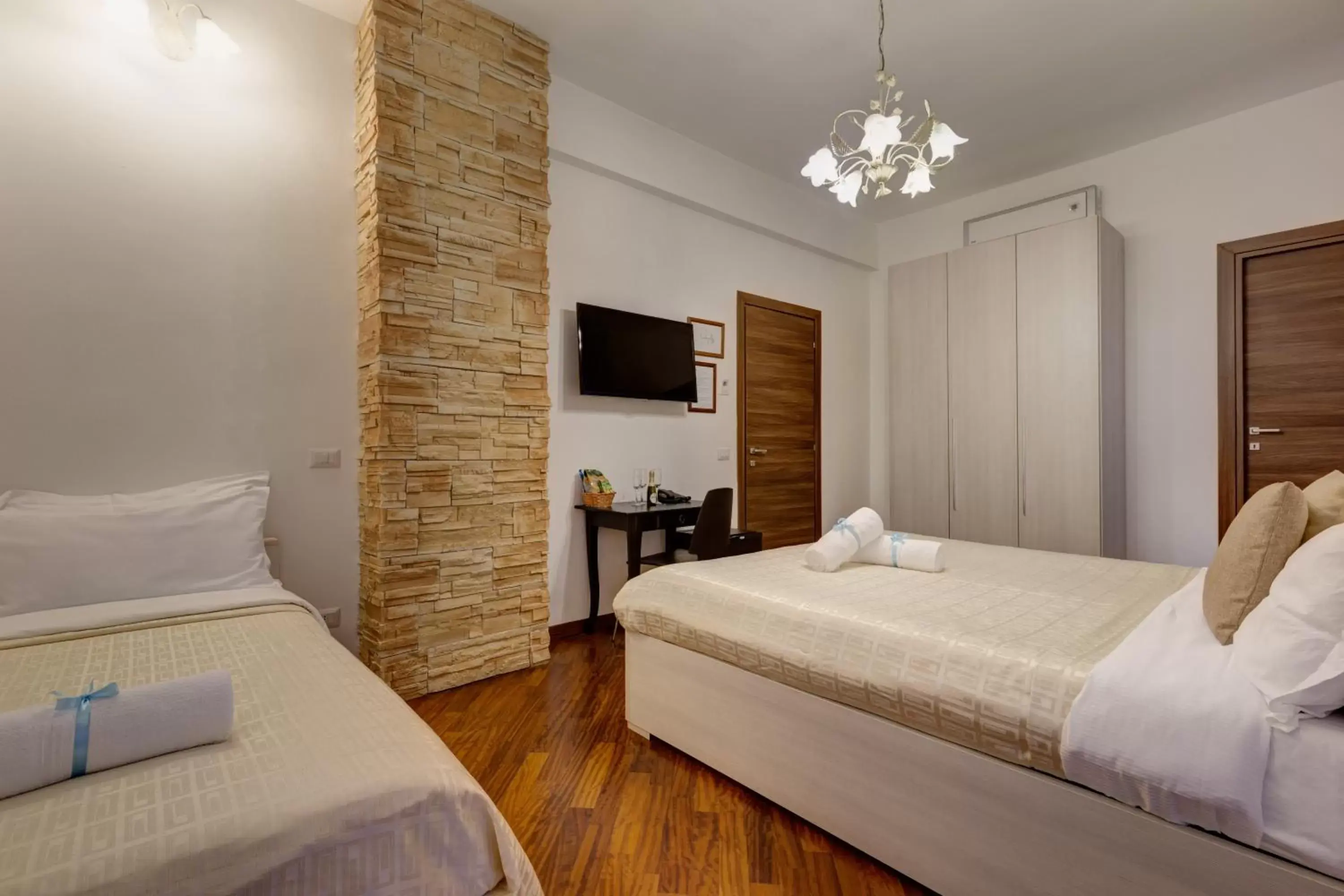 TV and multimedia, Bed in Little Rhome Suites TV and multimedia, Bed in Little Rhome Suites