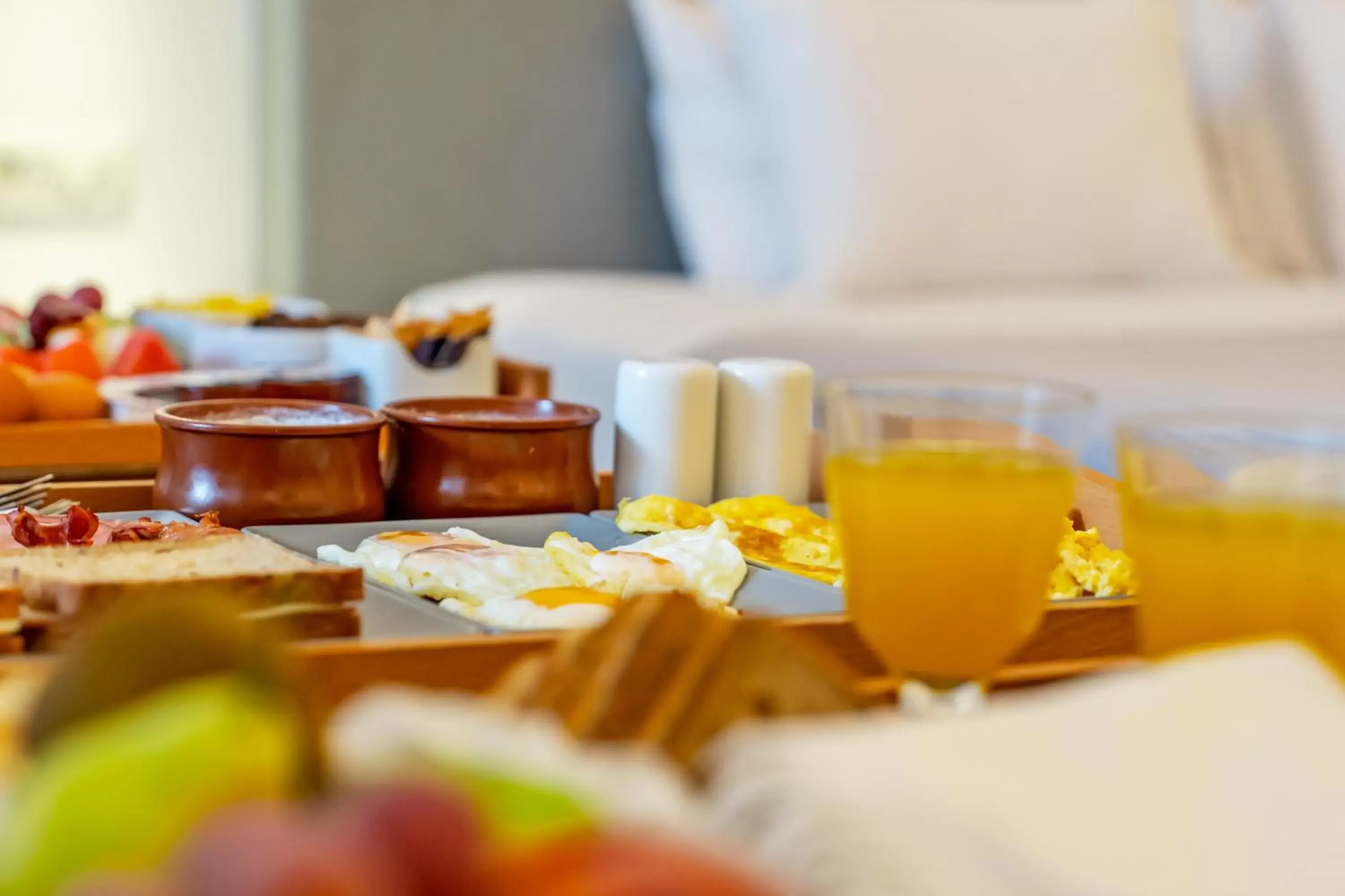 Breakfast in Central Fira Suites