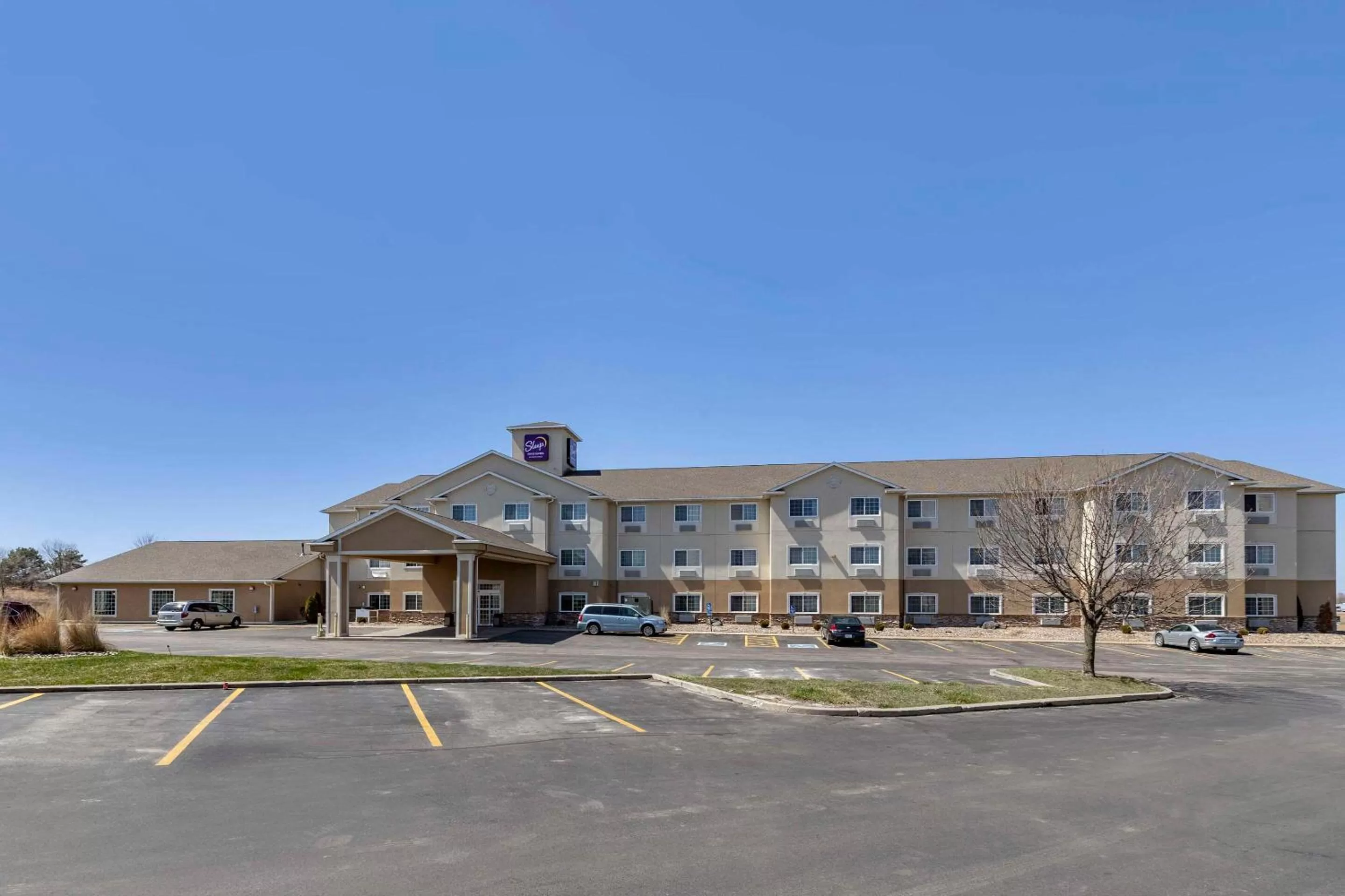 Property building in Sleep Inn & Suites Pleasant Hill - Des Moines