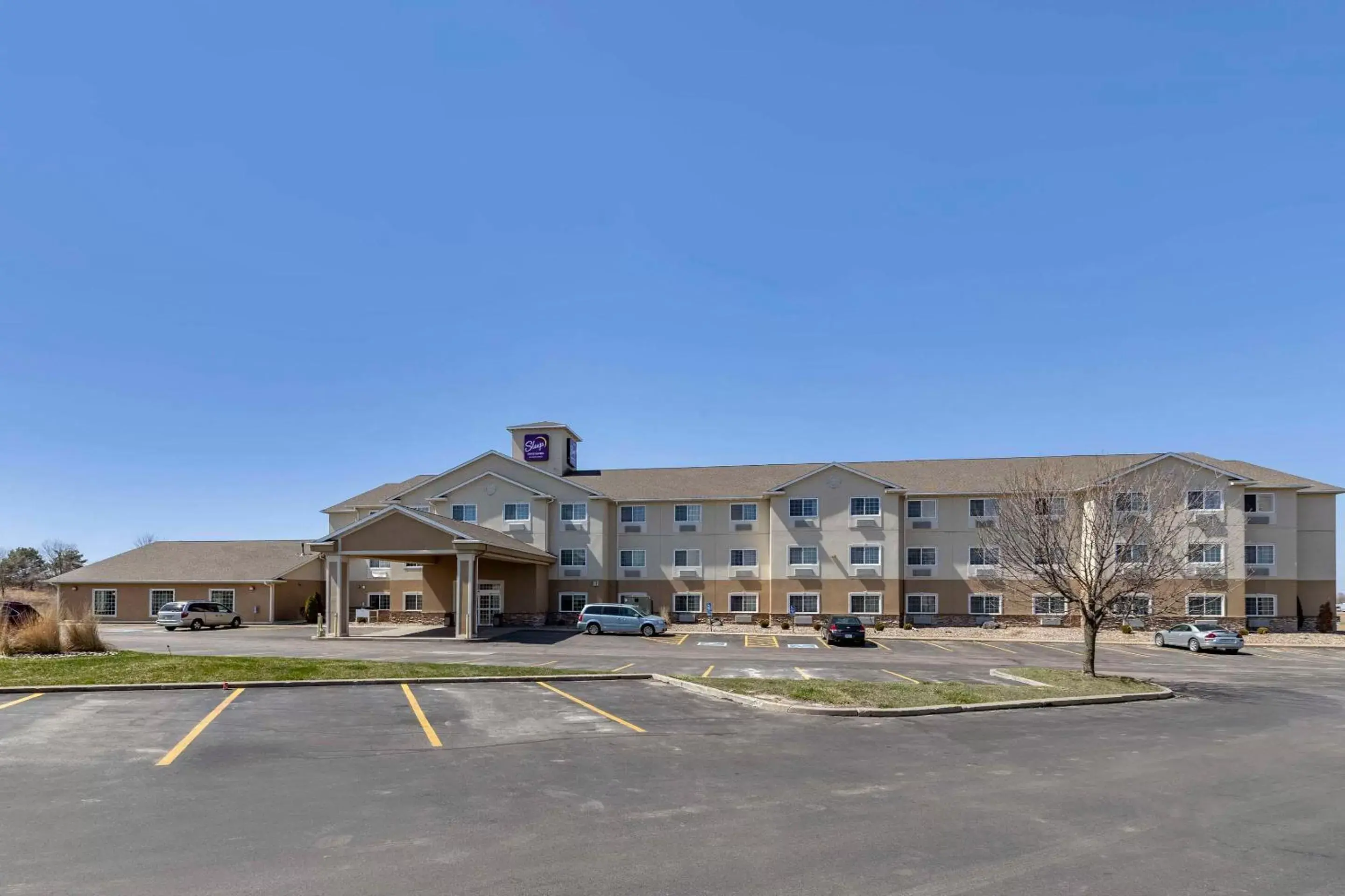 Property Building in Sleep Inn & Suites Pleasant Hill - Des Moines