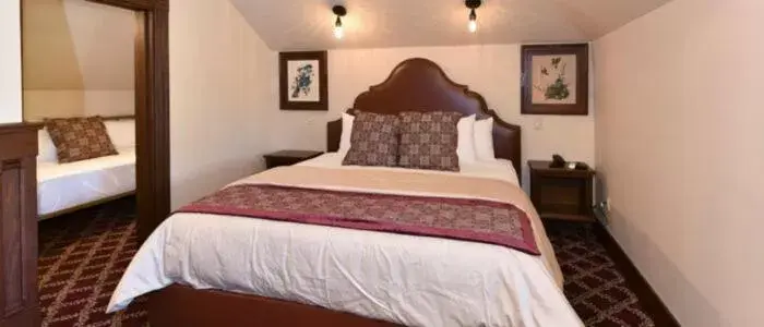 Bed in Blackbird Inn