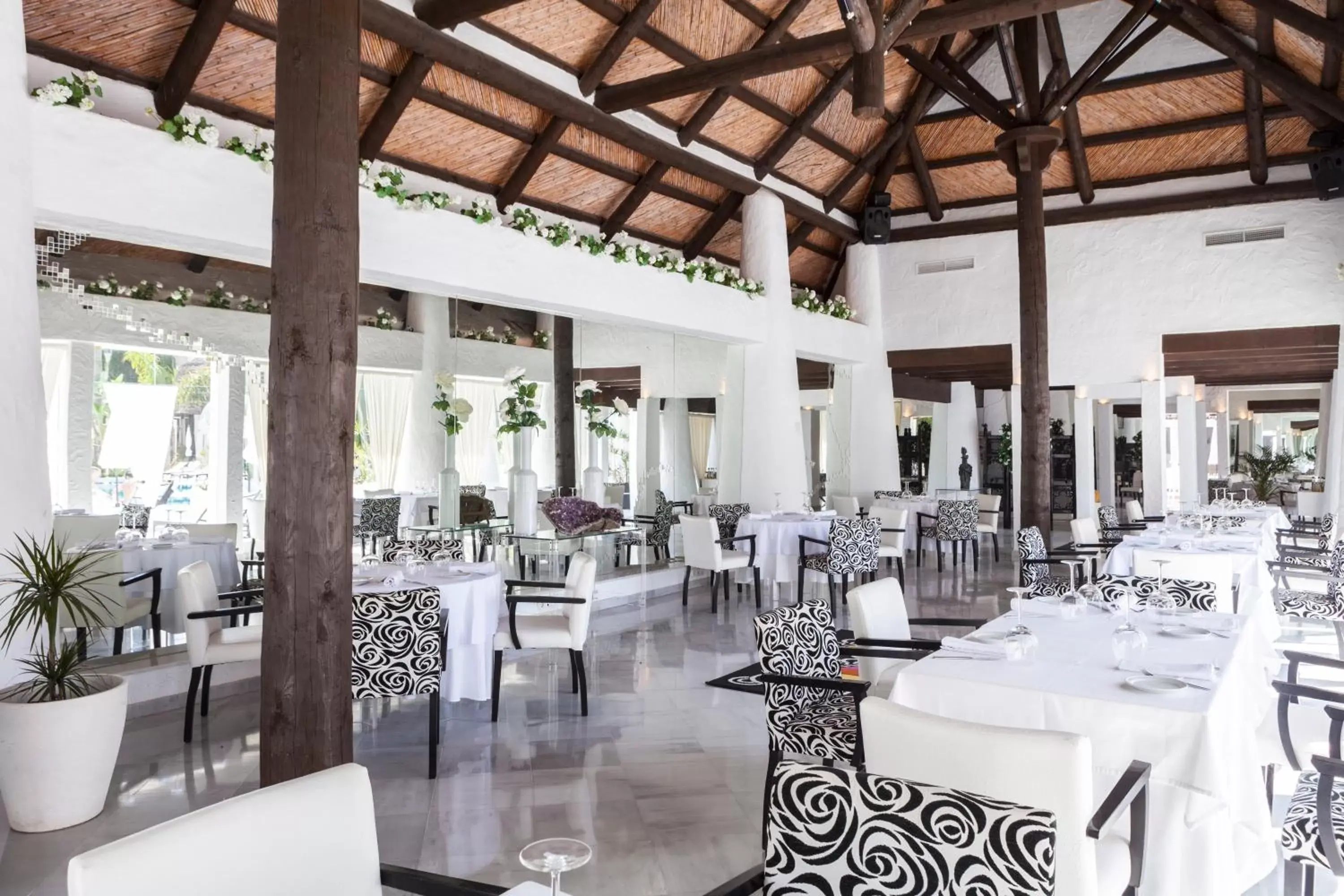 Restaurant/Places to Eat in Hotel Suites Albayzin Del Mar