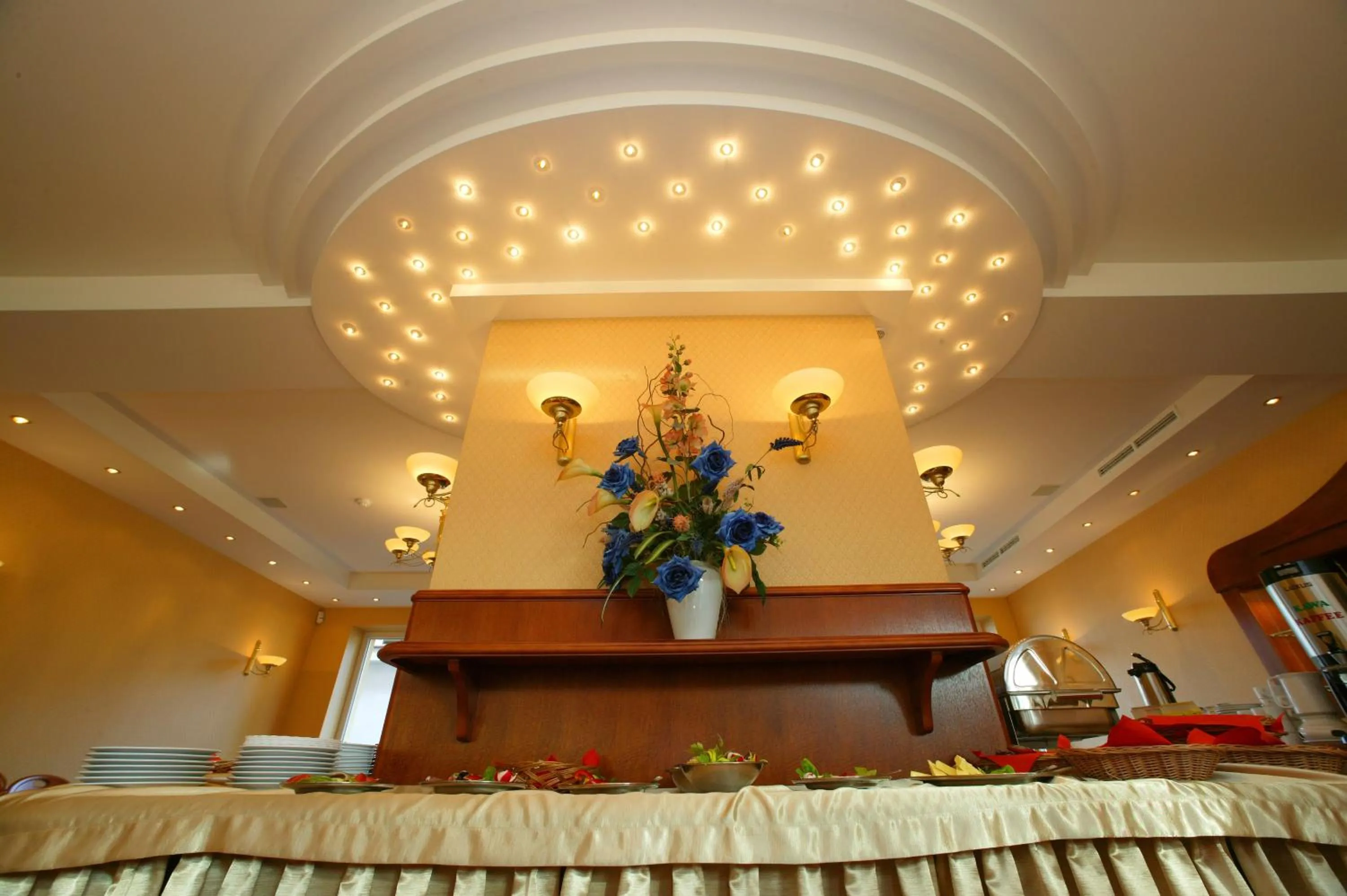 Breakfast in Hotel Polaris III