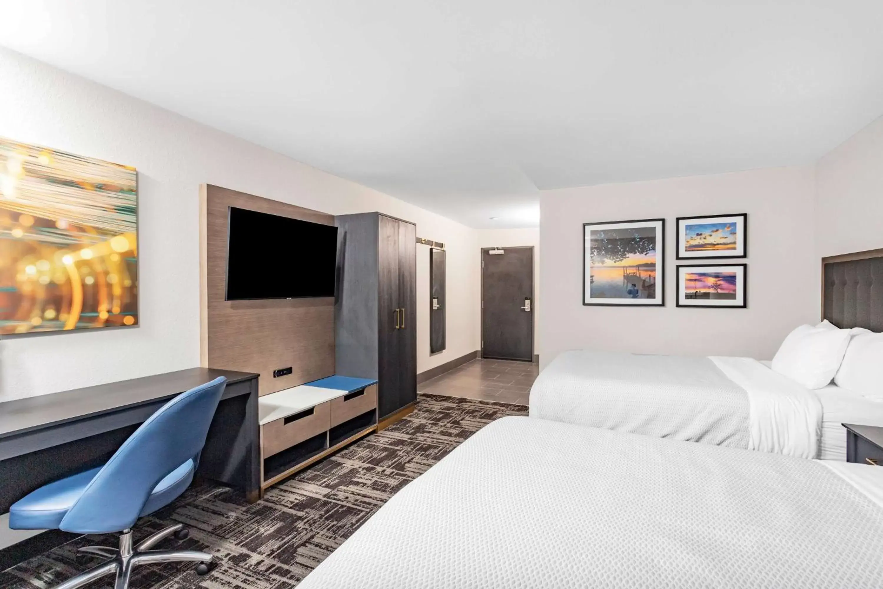 Photo of the whole room, Bed in LaQuinta Suites by Wyndham South Bend Notre Dame Area Photo of the whole room, Bed in LaQuinta Suites by Wyndham South Bend Notre Dame Area