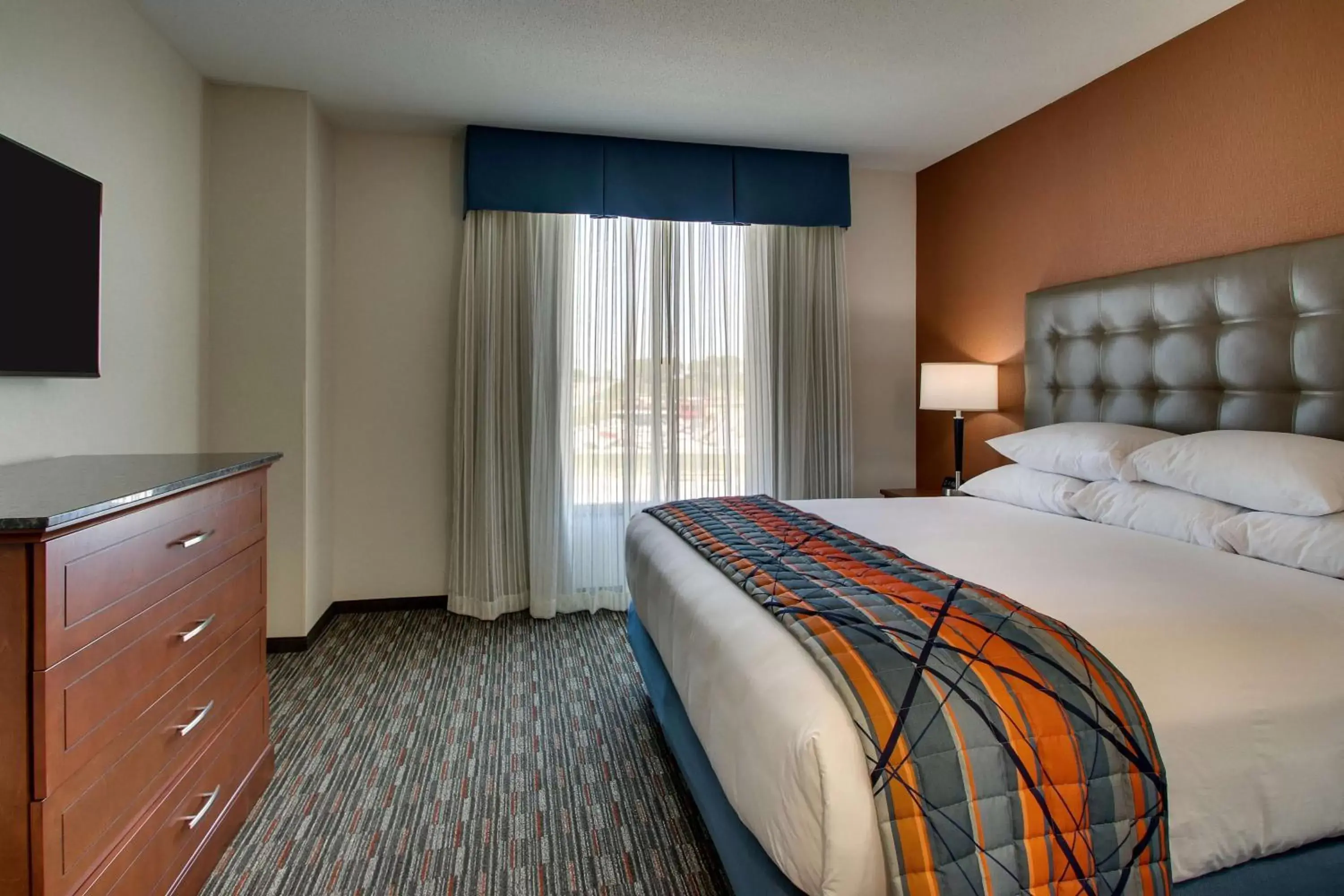 Photo of the whole room, Bed in Drury Inn & Suites Iowa City Coralville