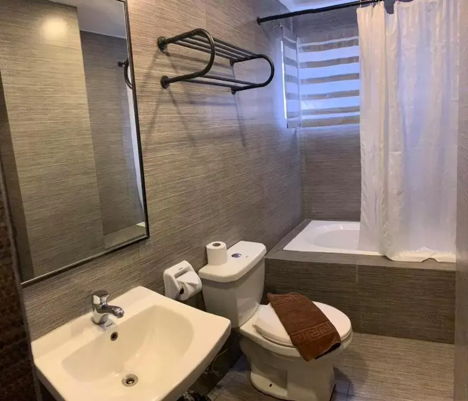 Bathroom in Cebu R Hotel Capitol