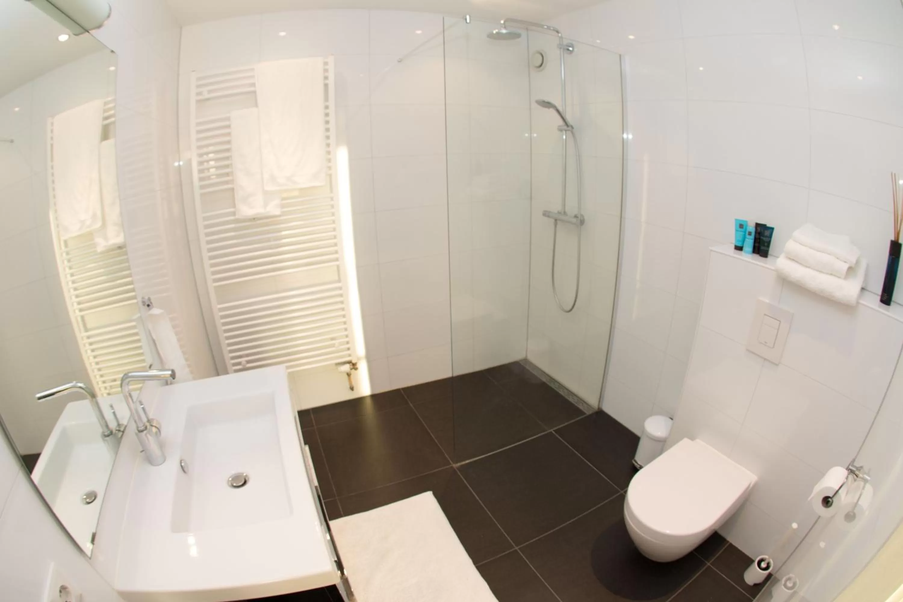 Bathroom in Marbles Inn