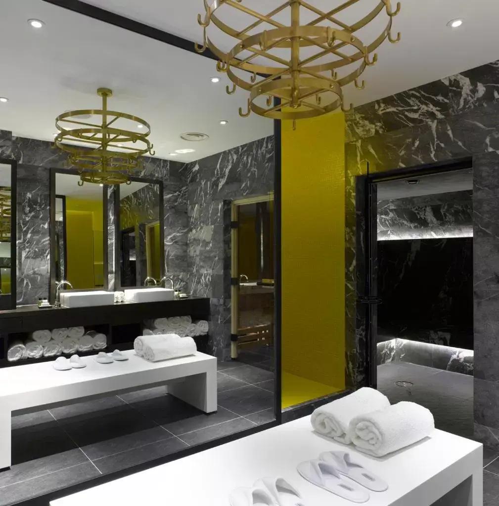 Spa and wellness centre/facilities, Bathroom in South Place Hotel