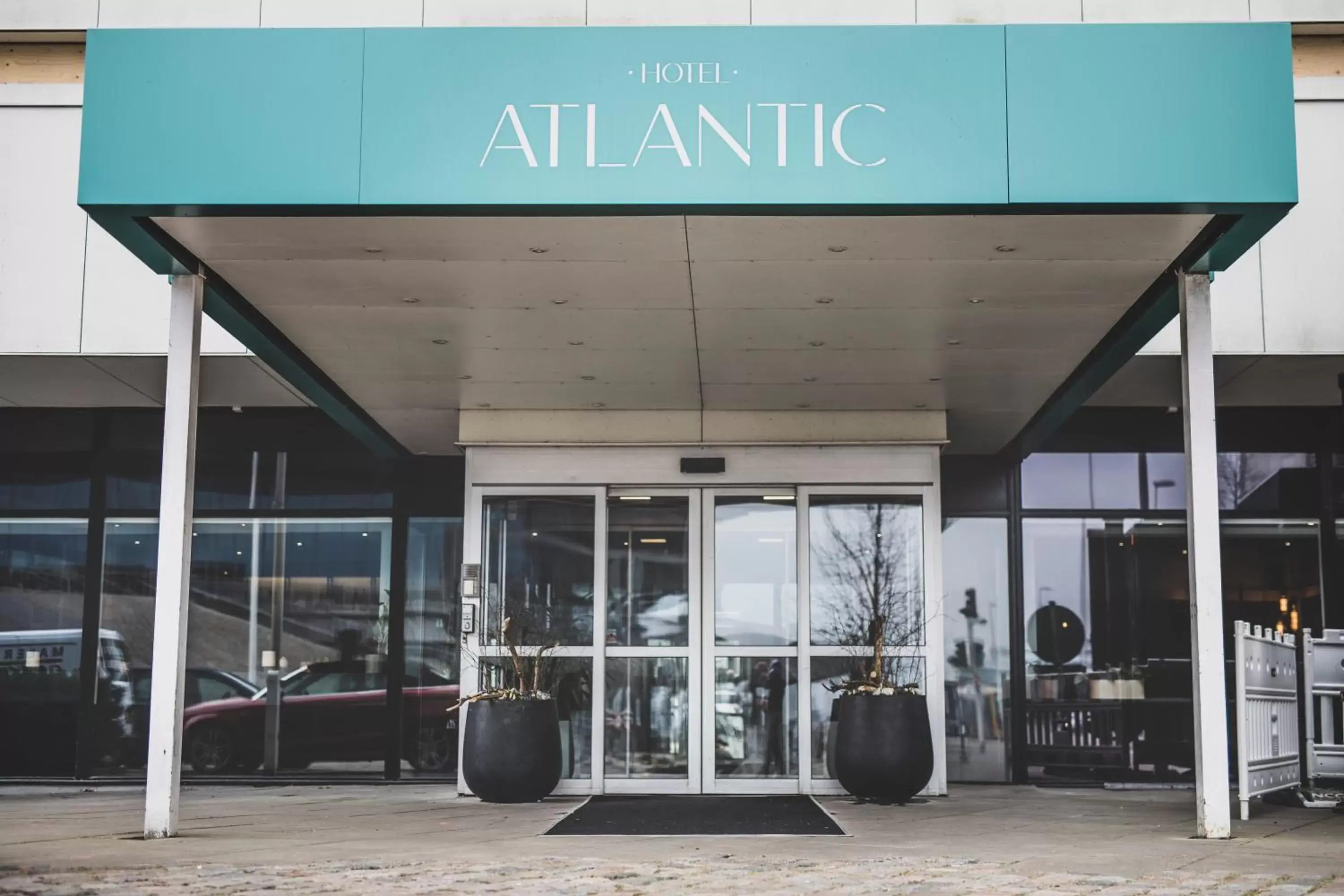 Facade/entrance in Hotel Atlantic Facade/entrance in Hotel Atlantic