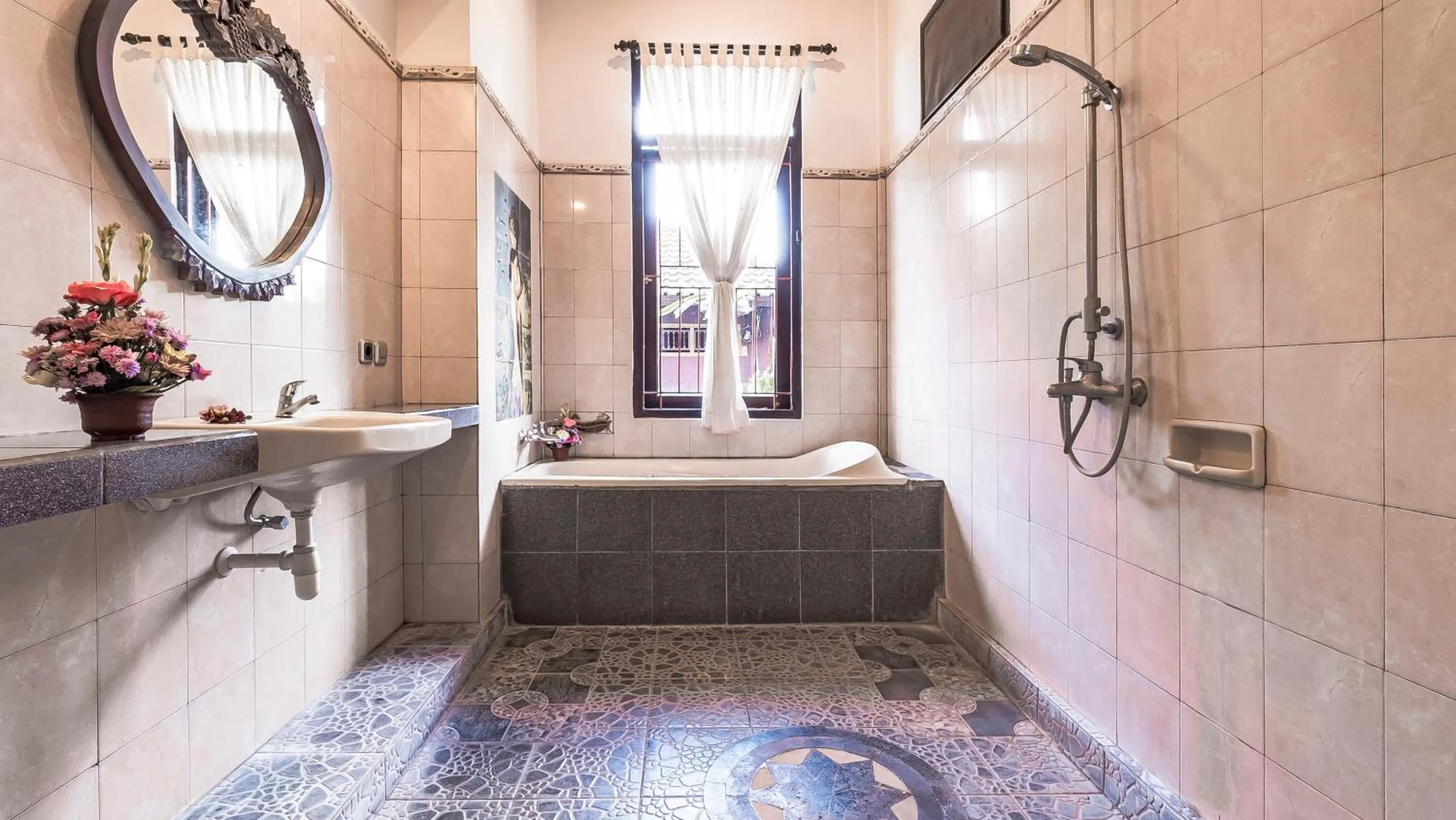 Bathroom in Kun - Kun Guest House Ubud