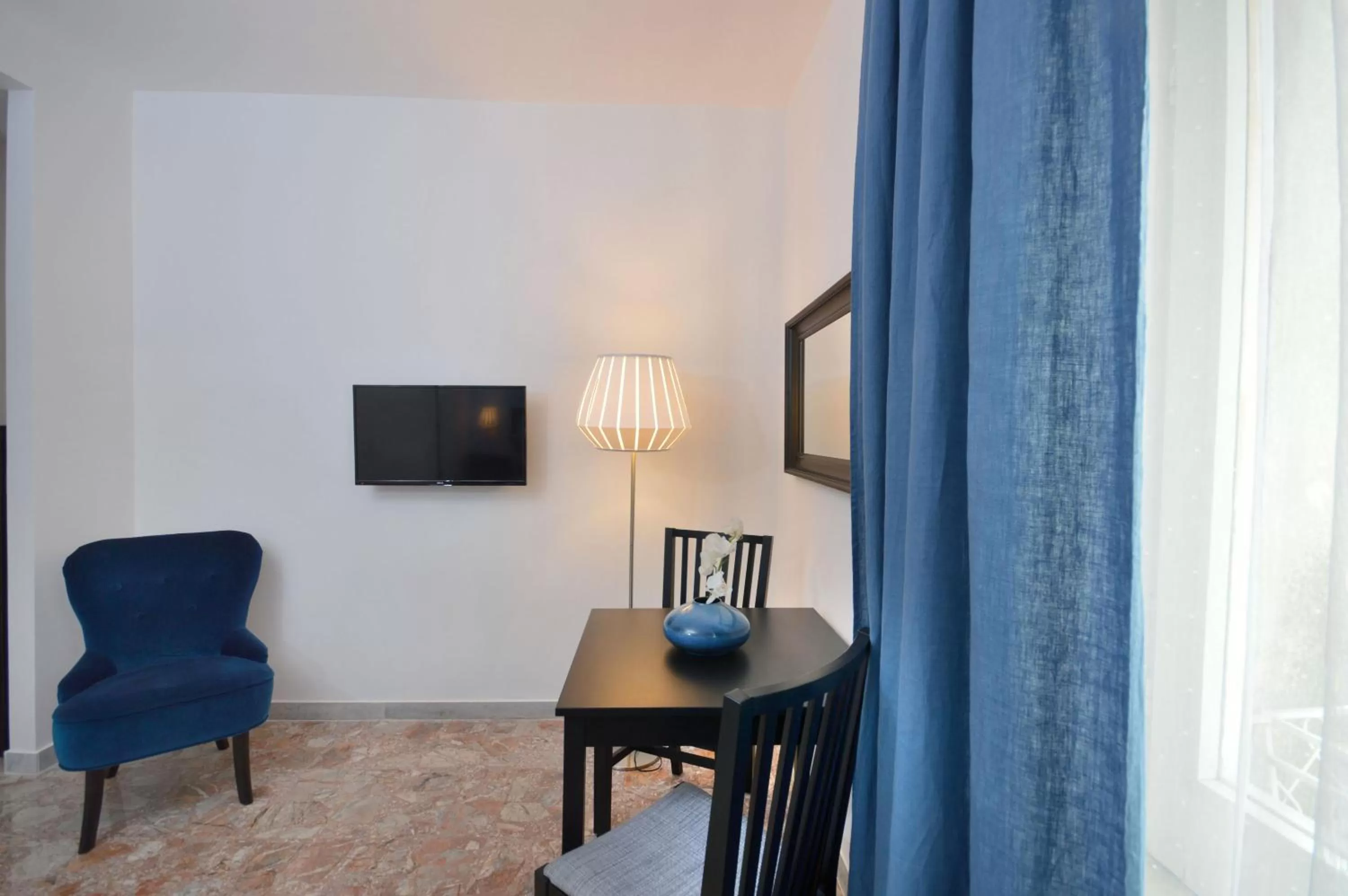 Photo of the whole room, TV/Entertainment Center in La Locanda Dell'Arte-Museo