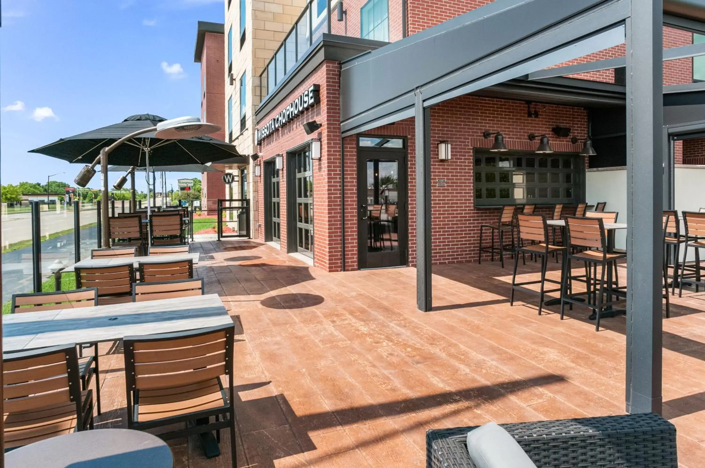 Patio in Cobblestone Hotel & Suites Appleton International Airport