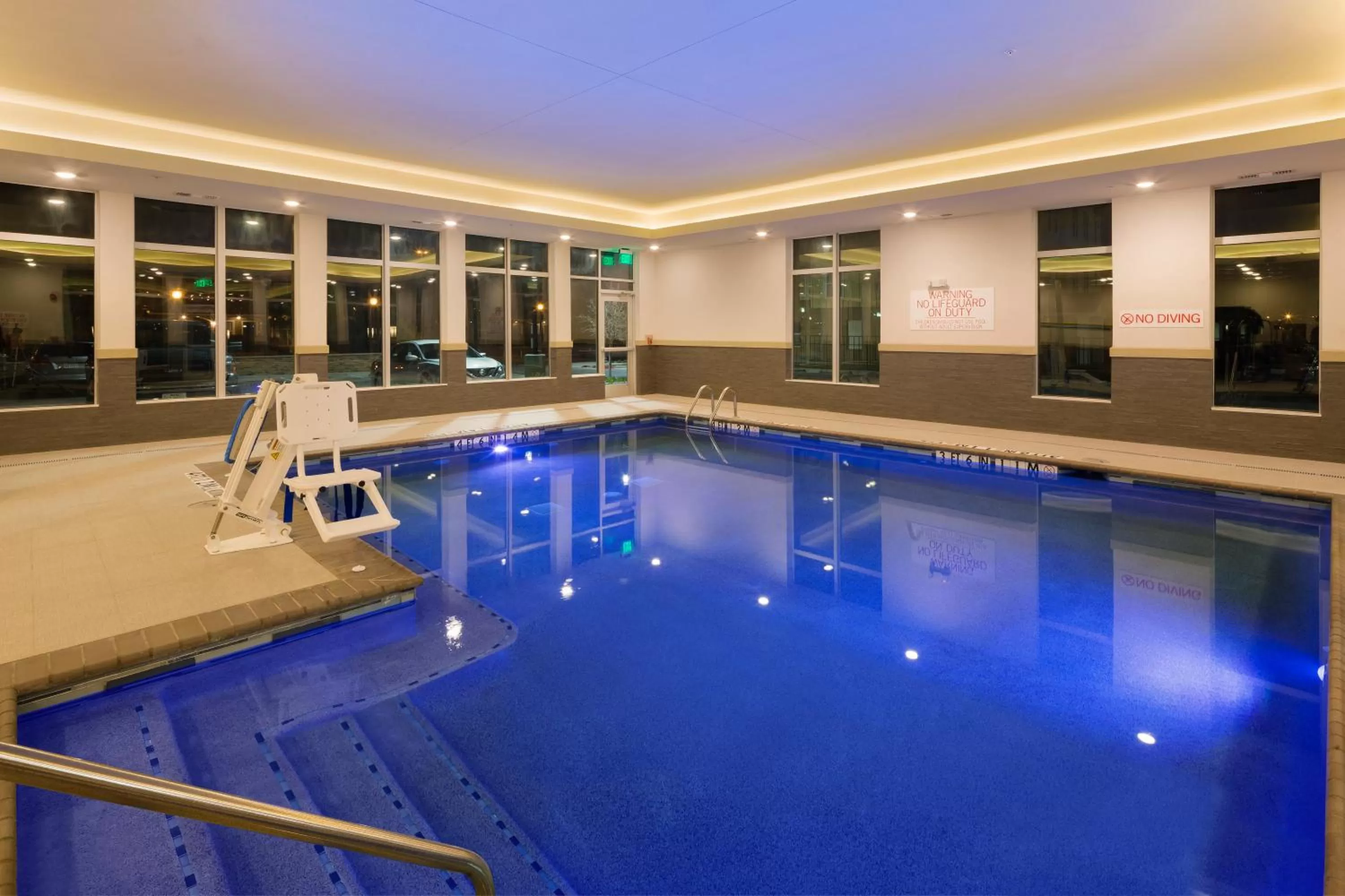 Swimming pool in Hyatt Place Lubbock