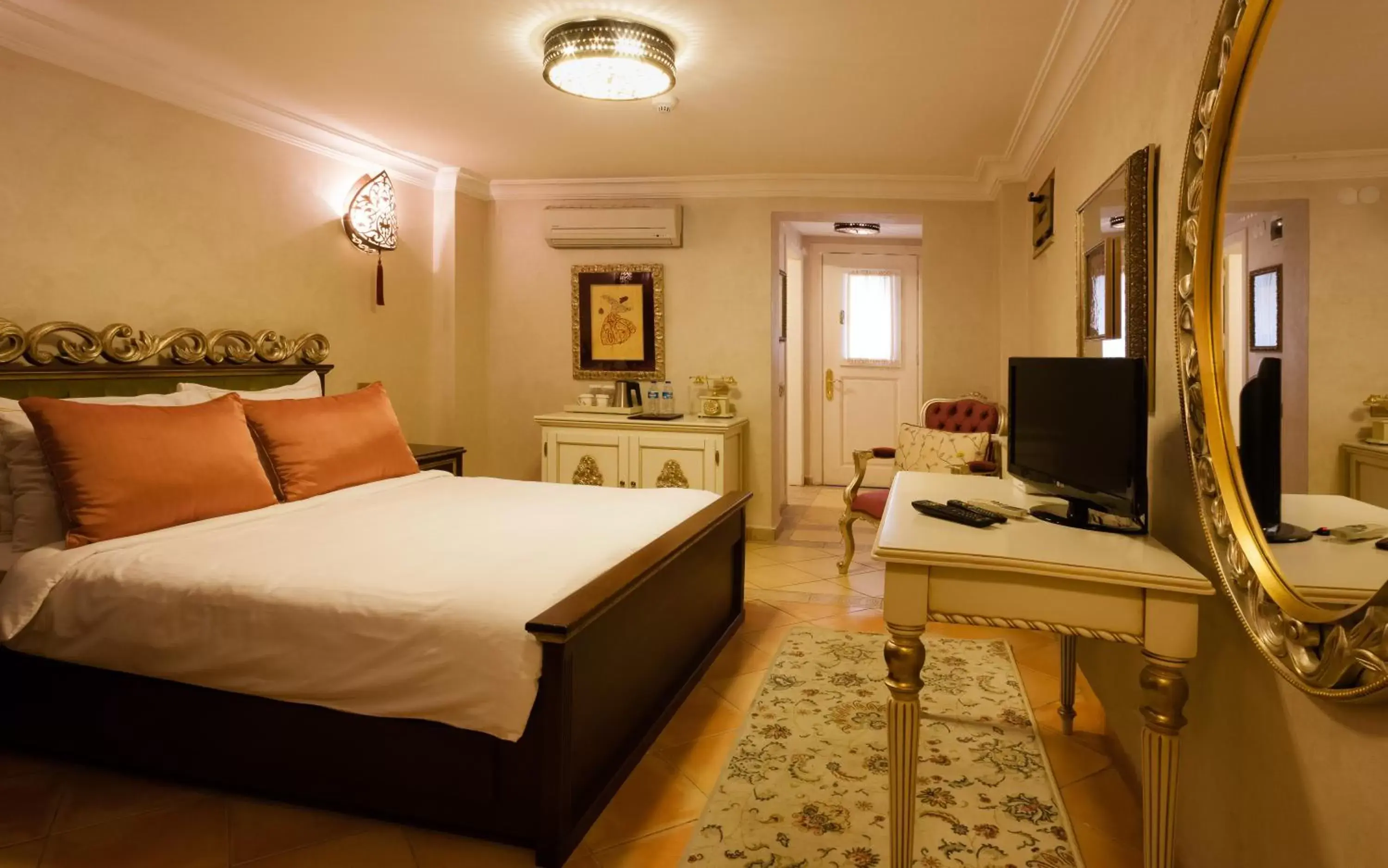 Bed in İstanbul Bosphorus Hotel Symbola
