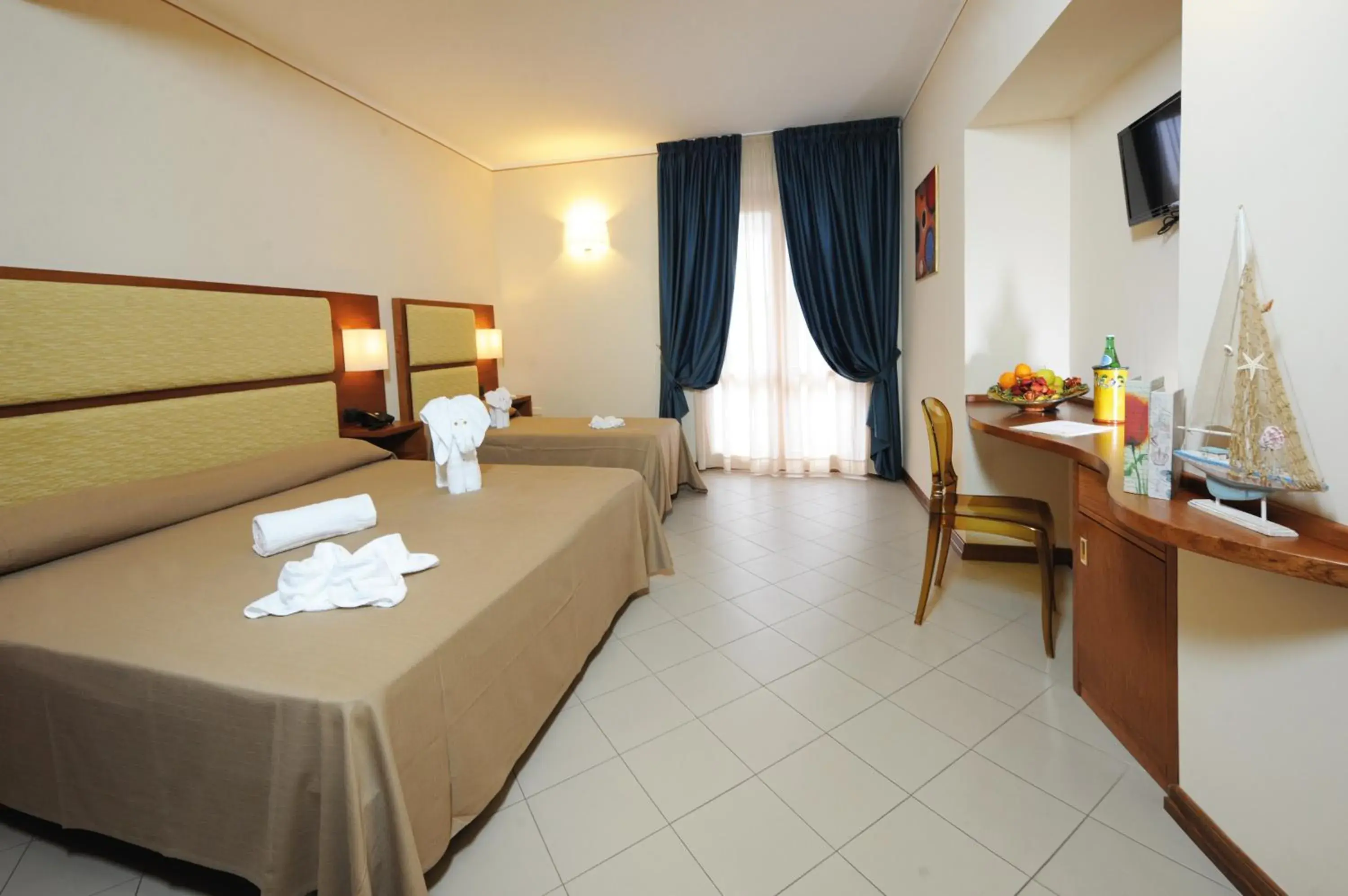 Bed in Hotel Tropis