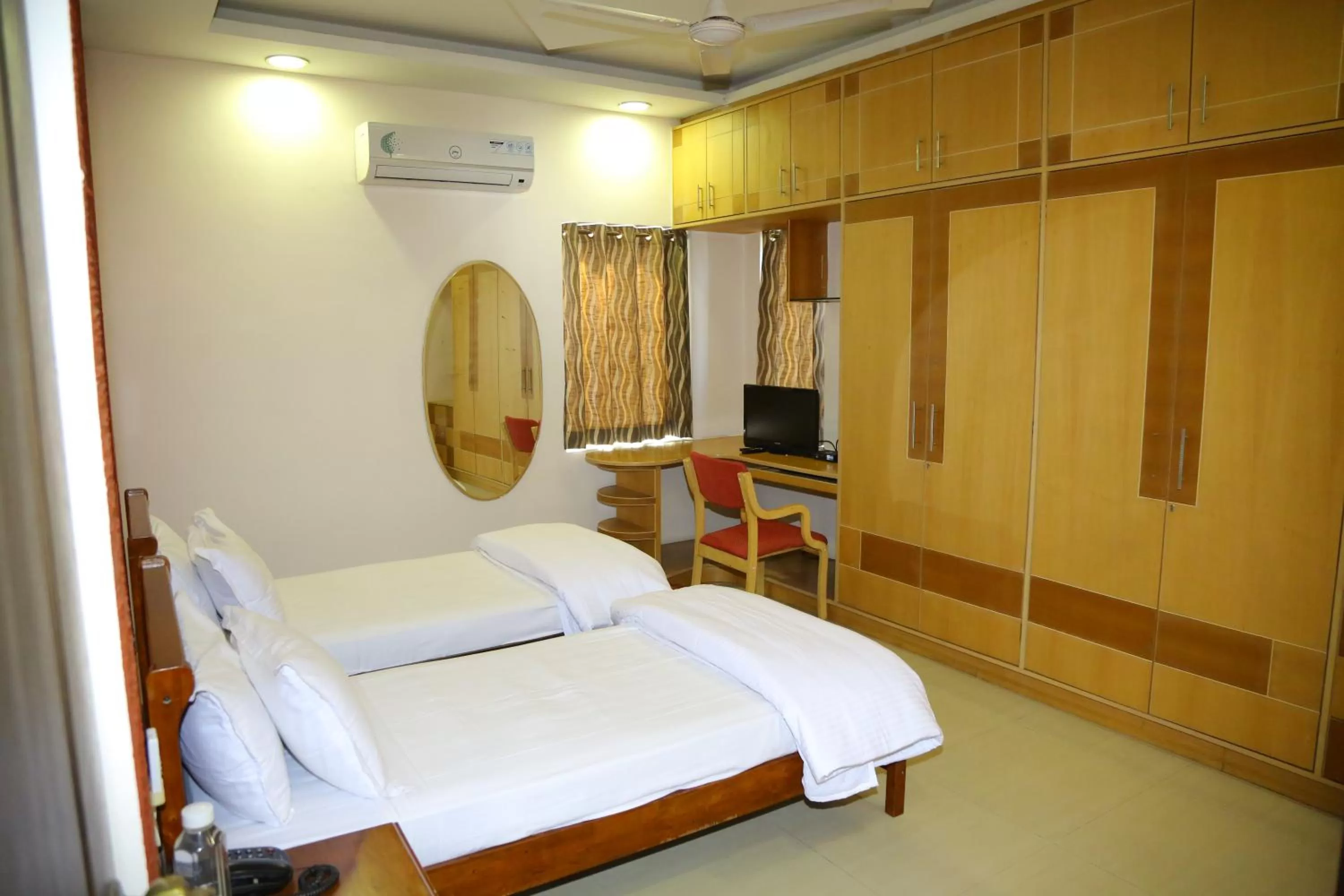 Bedroom, Bed in Swan Suites Madhapur