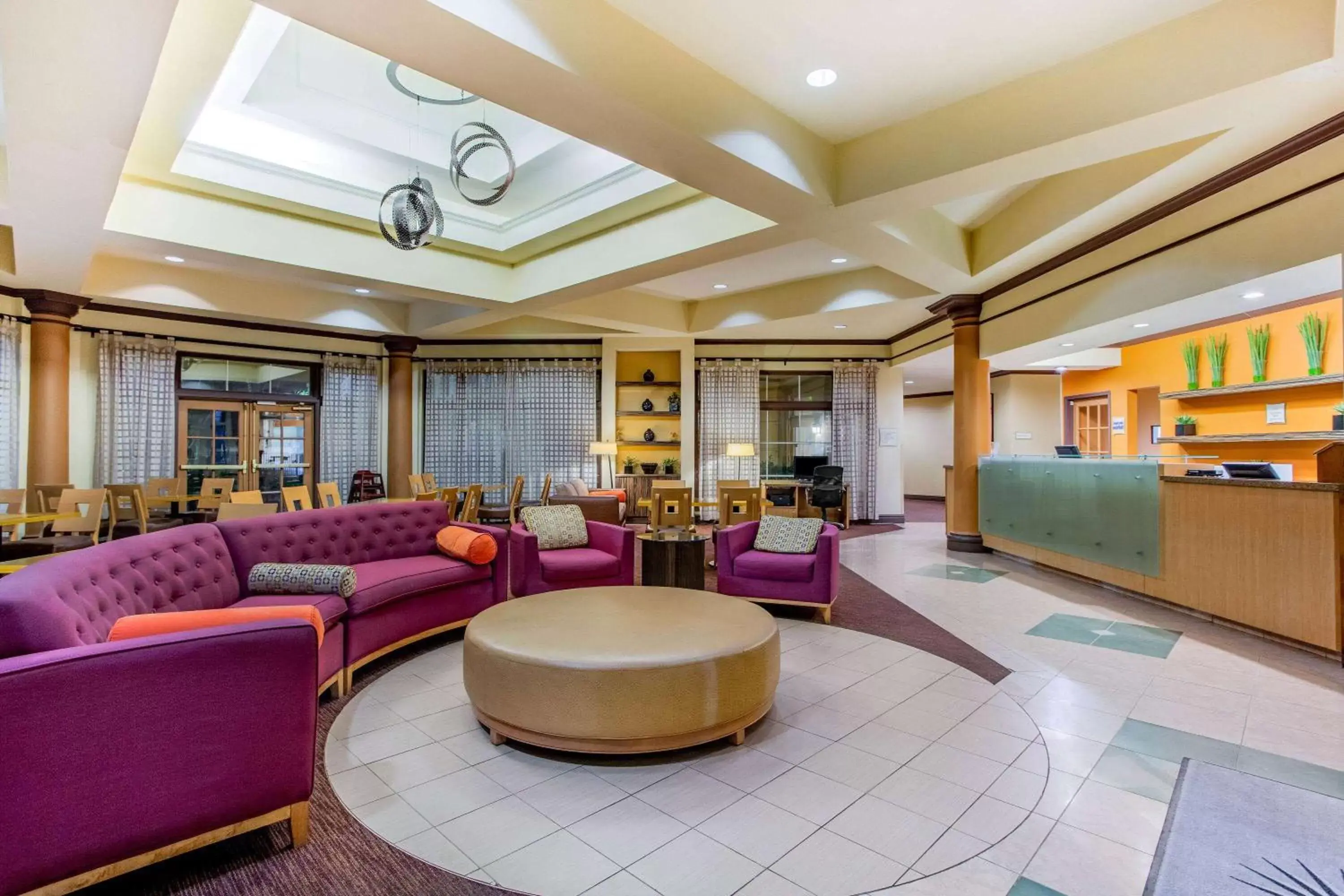 Lobby or reception, Lobby/Reception in La Quinta by Wyndham Raleigh/Durham Southpoint