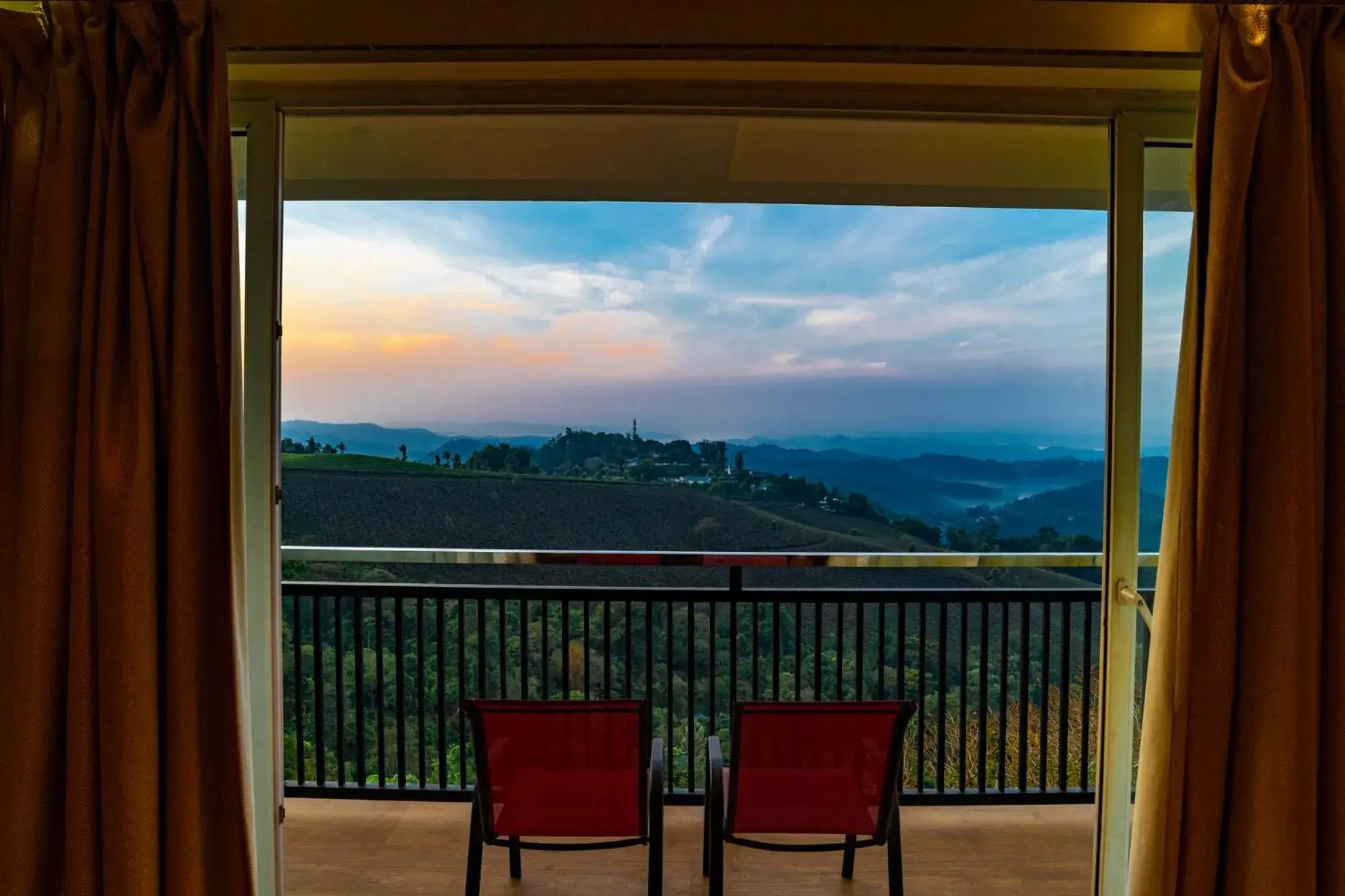 Balcony/Terrace, Mountain View in Parakkat Nature Resort